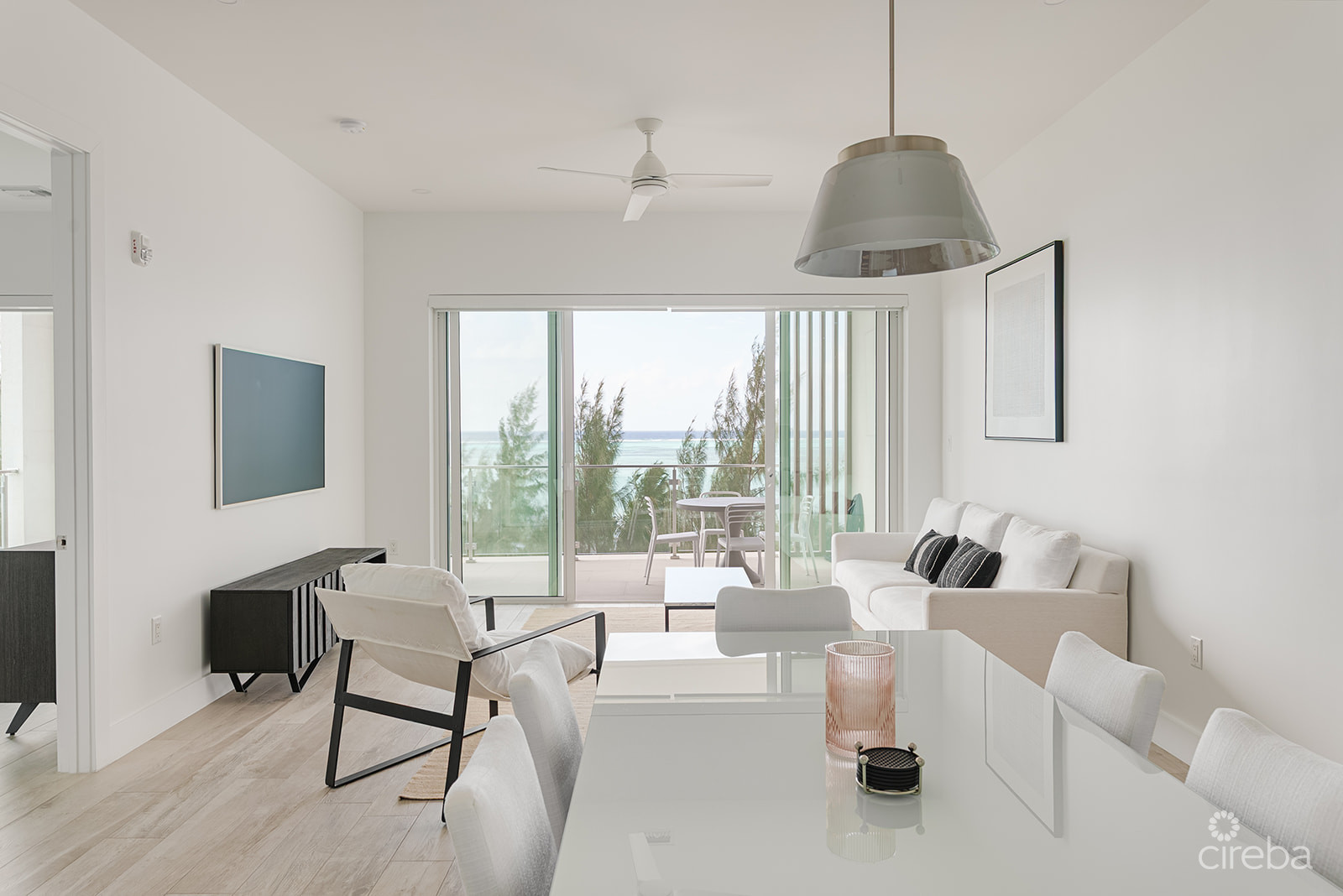 AURA PENTHOUSE – SOUTH SOUND