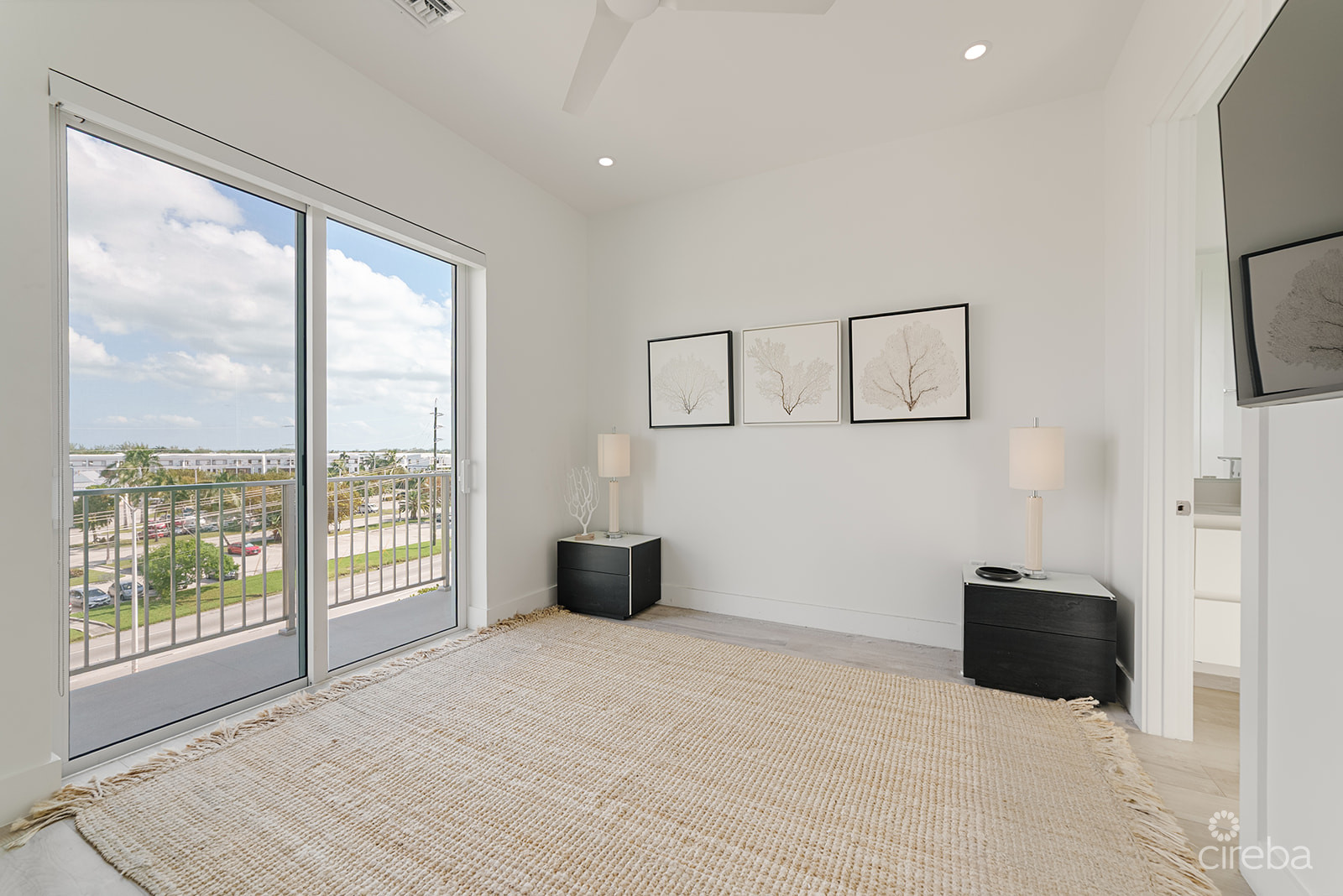 AURA PENTHOUSE – SOUTH SOUND