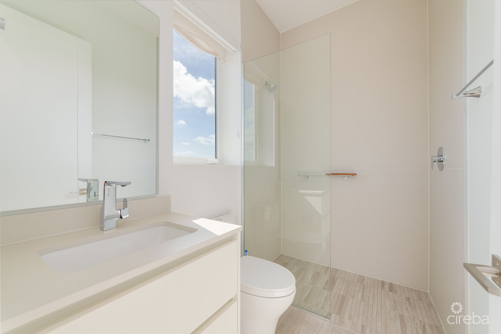 AURA PENTHOUSE – SOUTH SOUND