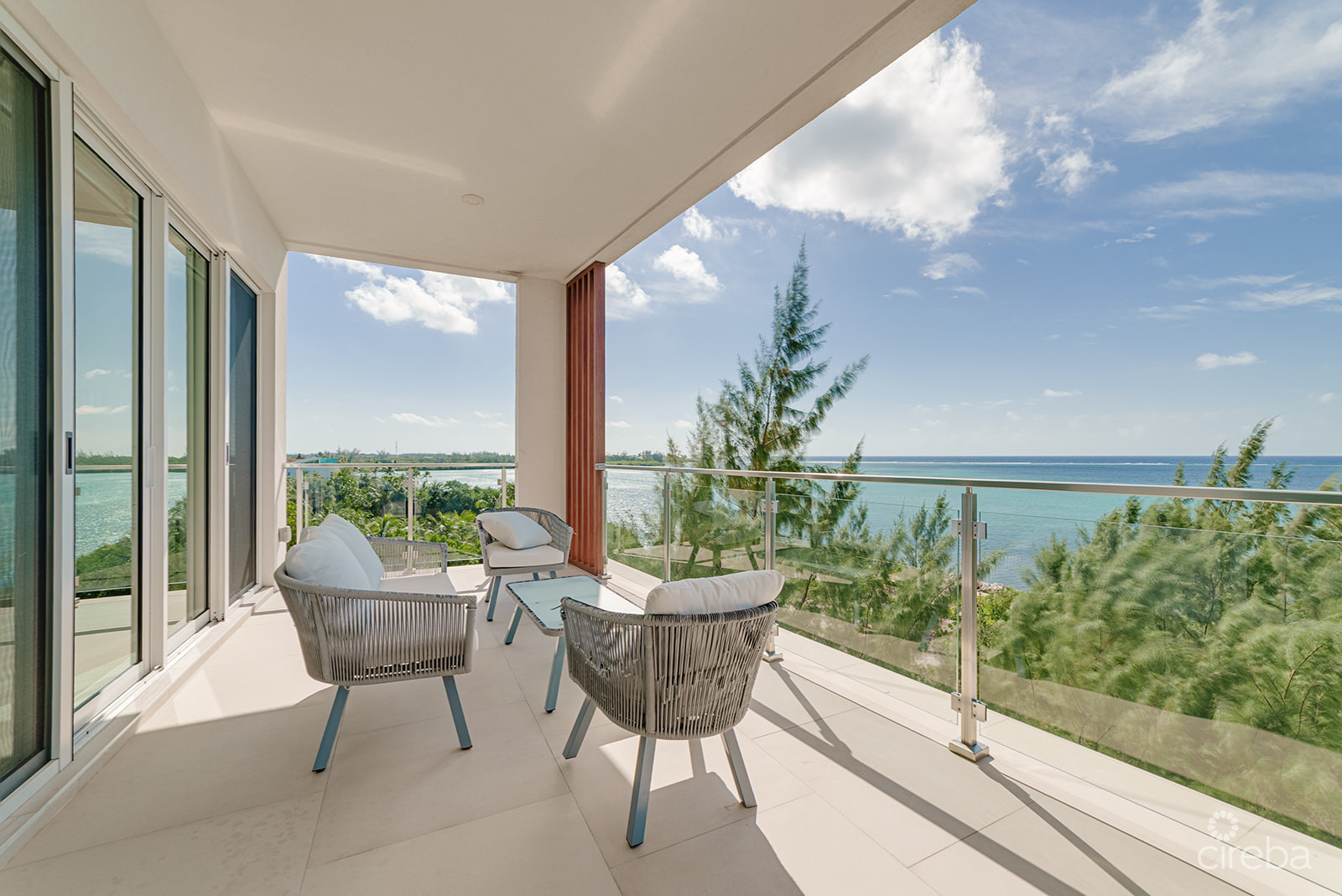 AURA PENTHOUSE – SOUTH SOUND