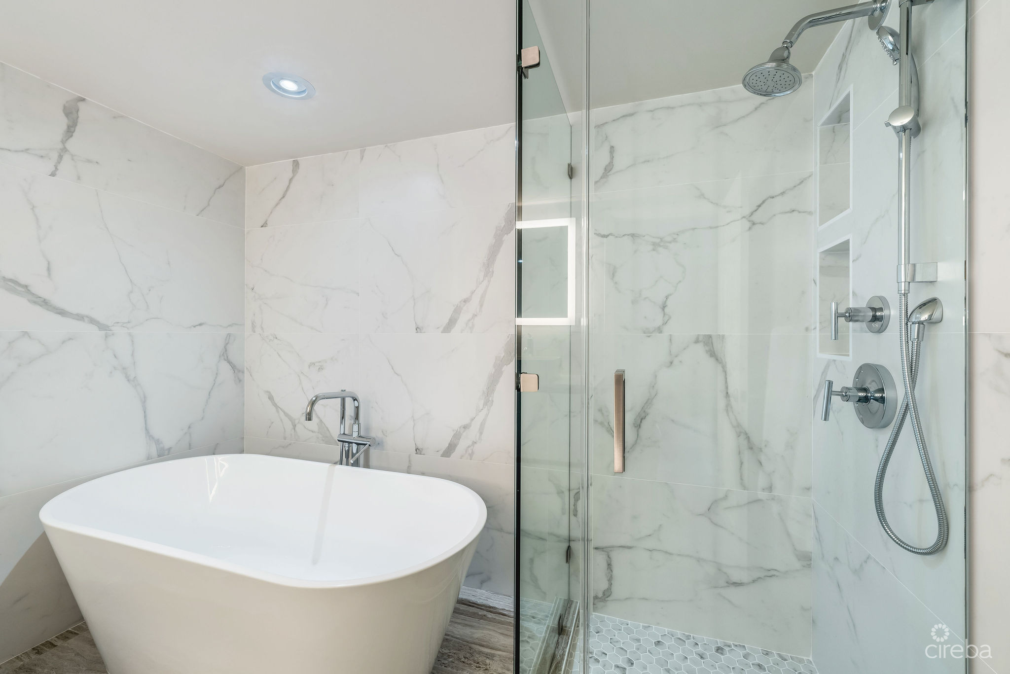 BEACHFRONT BLISS AT CAYMAN CLUB | SEVEN MILE BEACH