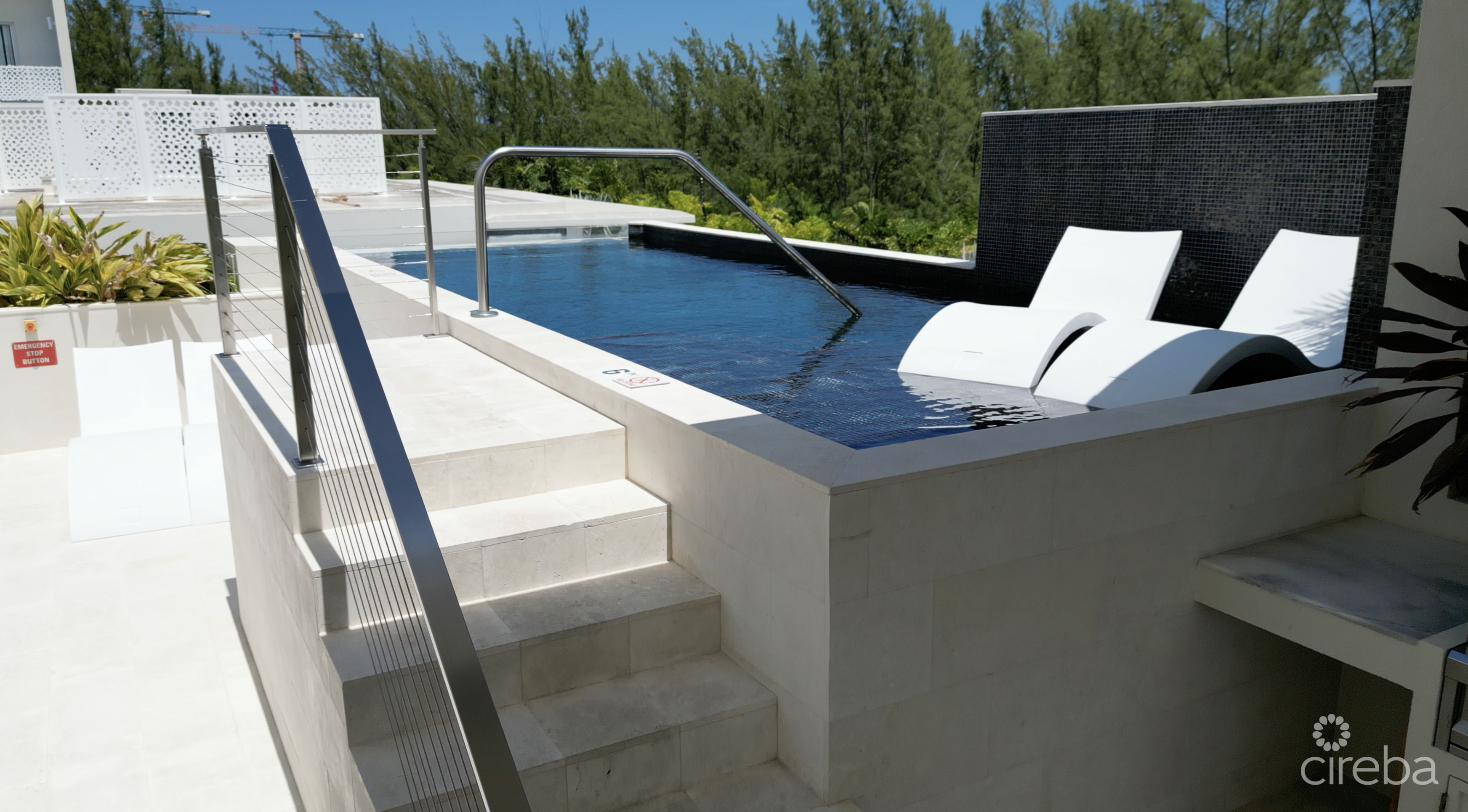 PRIME 1-BED CONDO AT THE GROVE | STEPS TO SMB & RESORT-STYLE LIVING