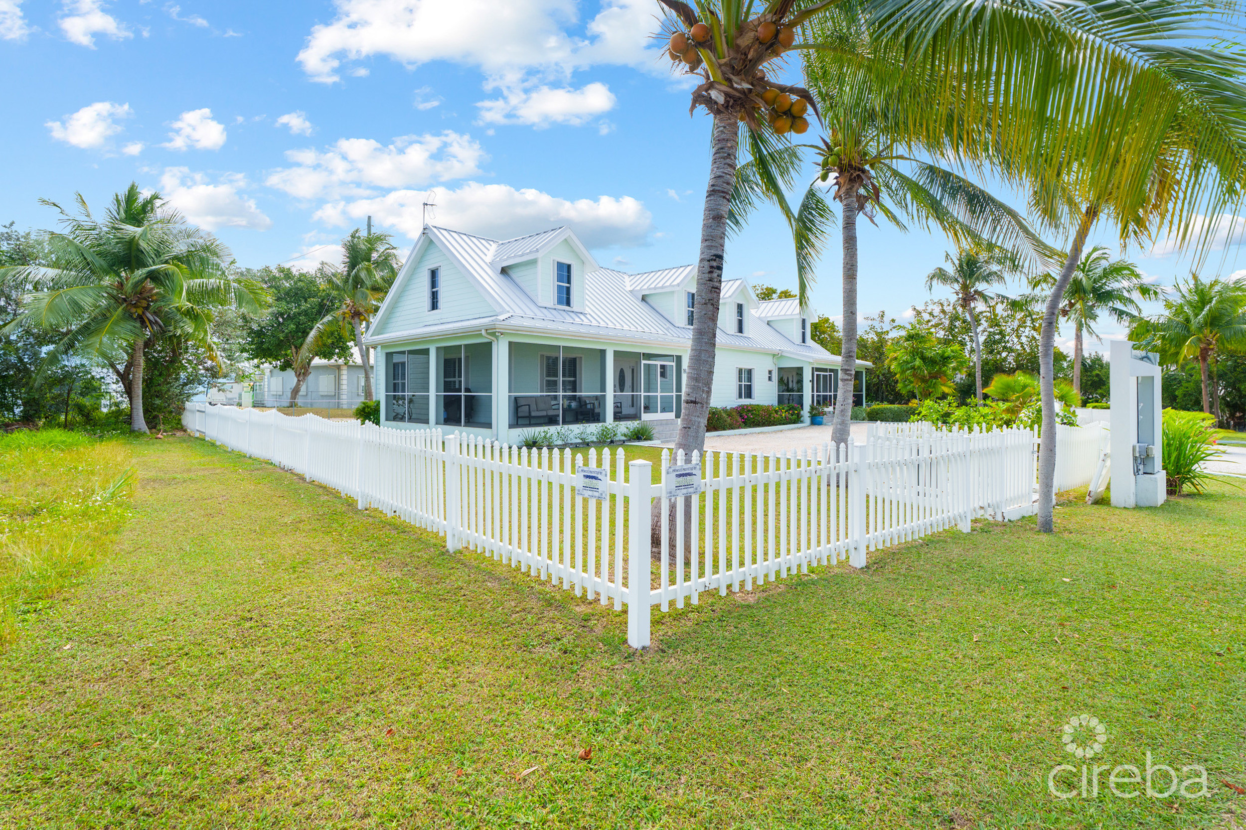 HIGHLANDS – ONE SIDE OF A DUPLEX