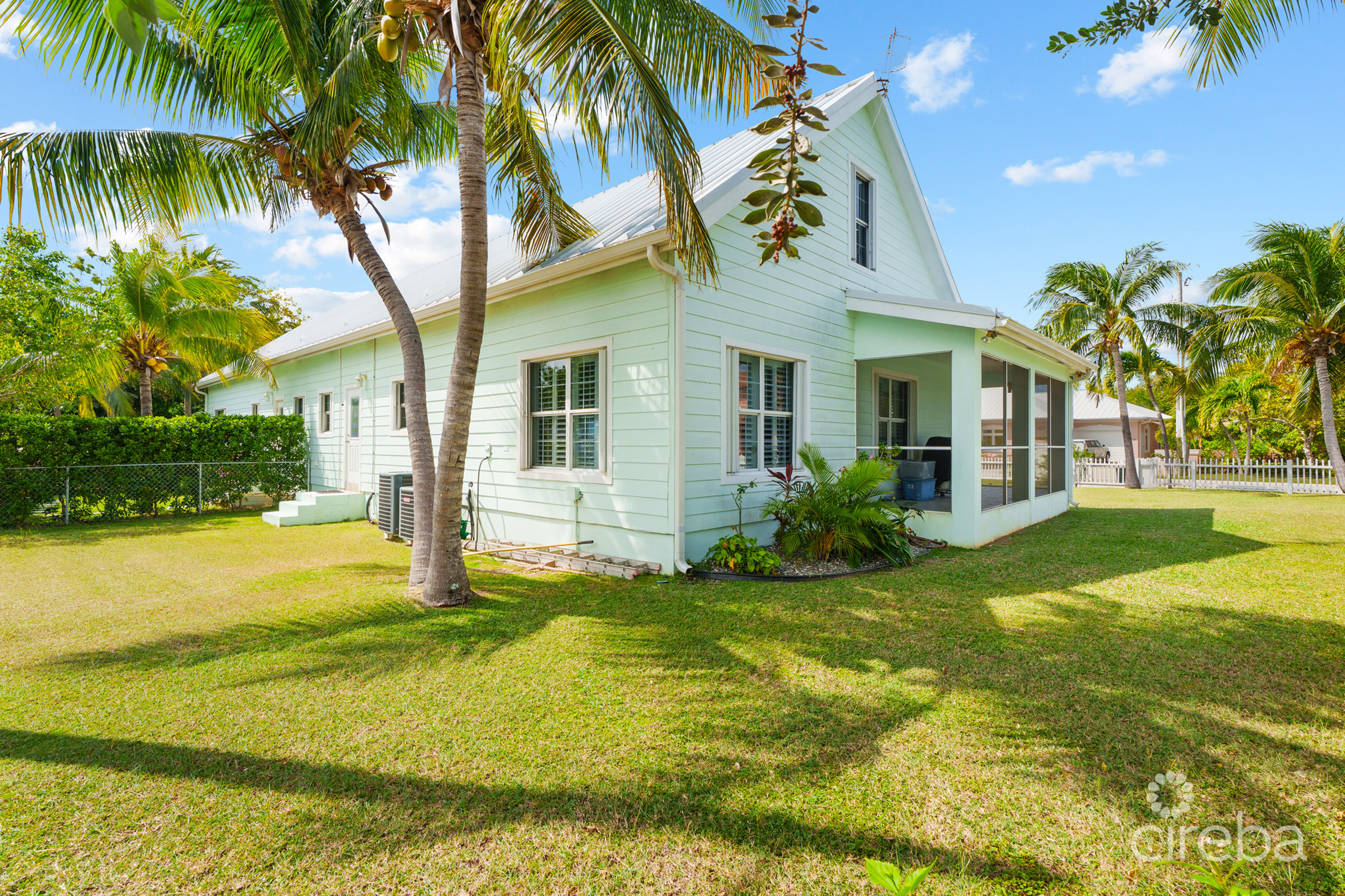 HIGHLANDS – ONE SIDE OF A DUPLEX