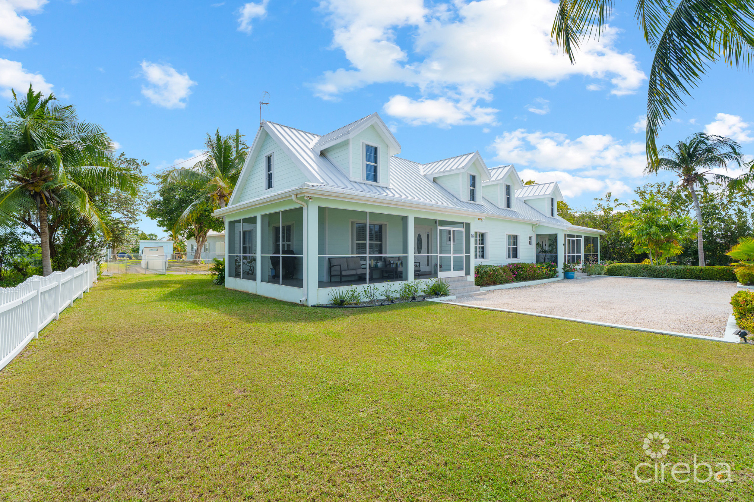 HIGHLANDS – ONE SIDE OF A DUPLEX