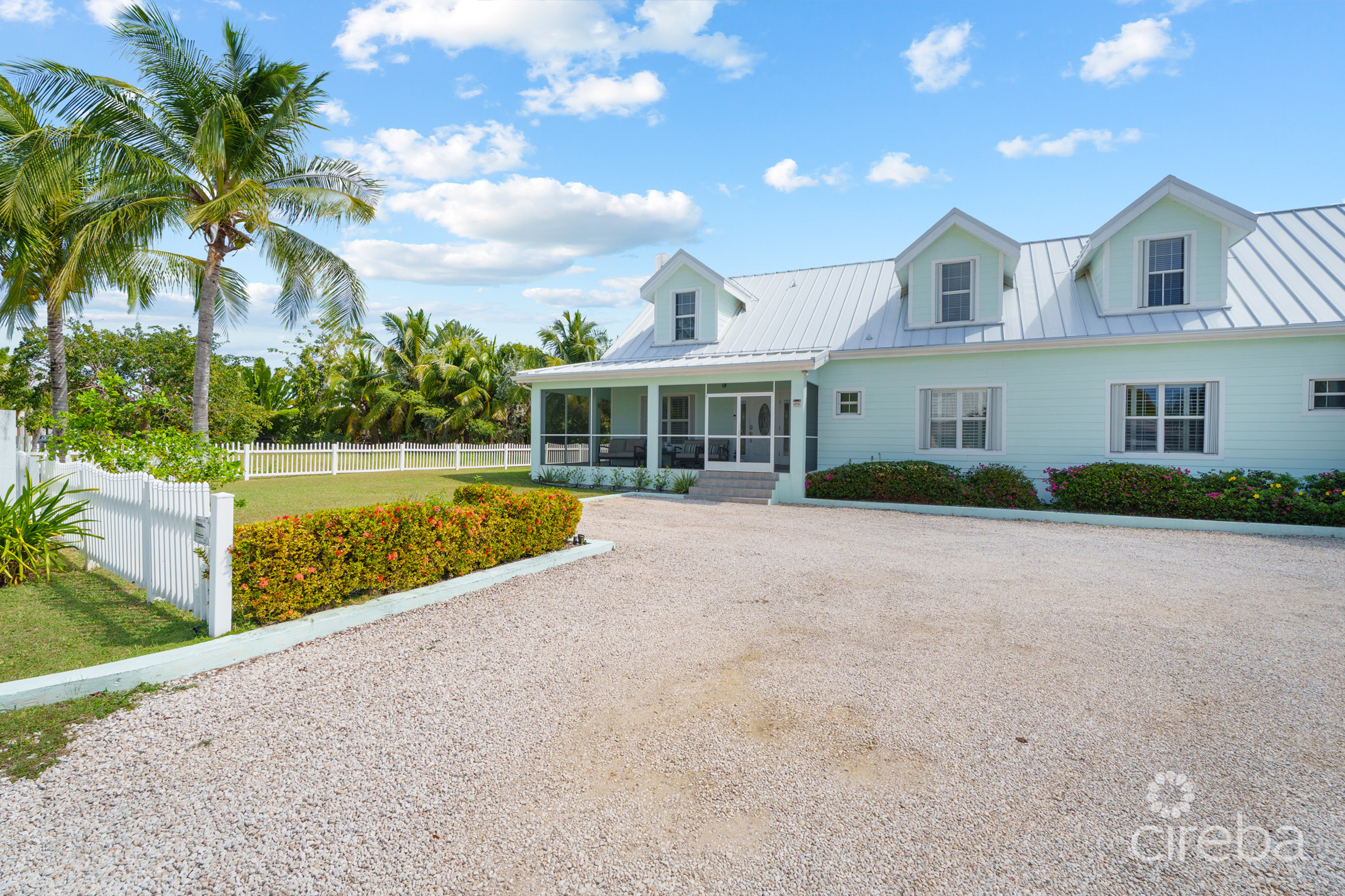 HIGHLANDS – ONE SIDE OF A DUPLEX