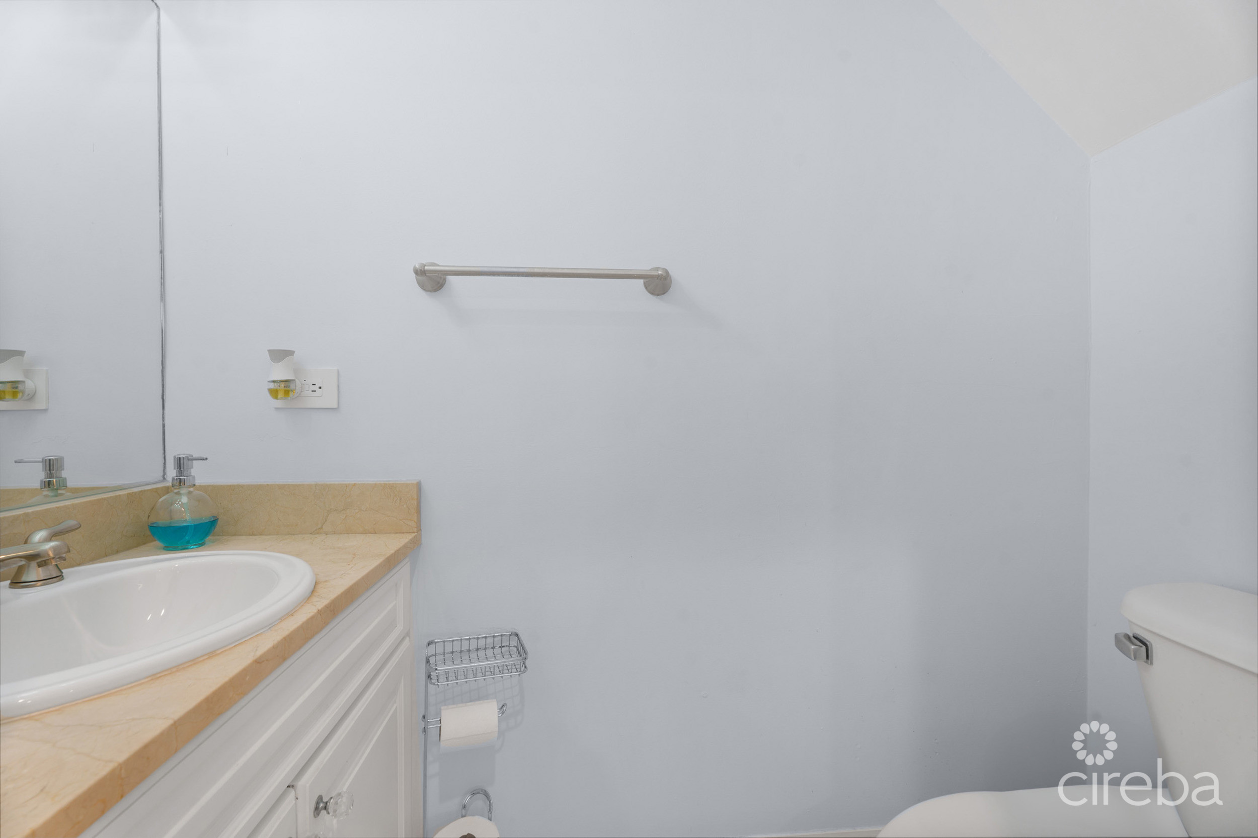 HIGHLANDS – ONE SIDE OF A DUPLEX