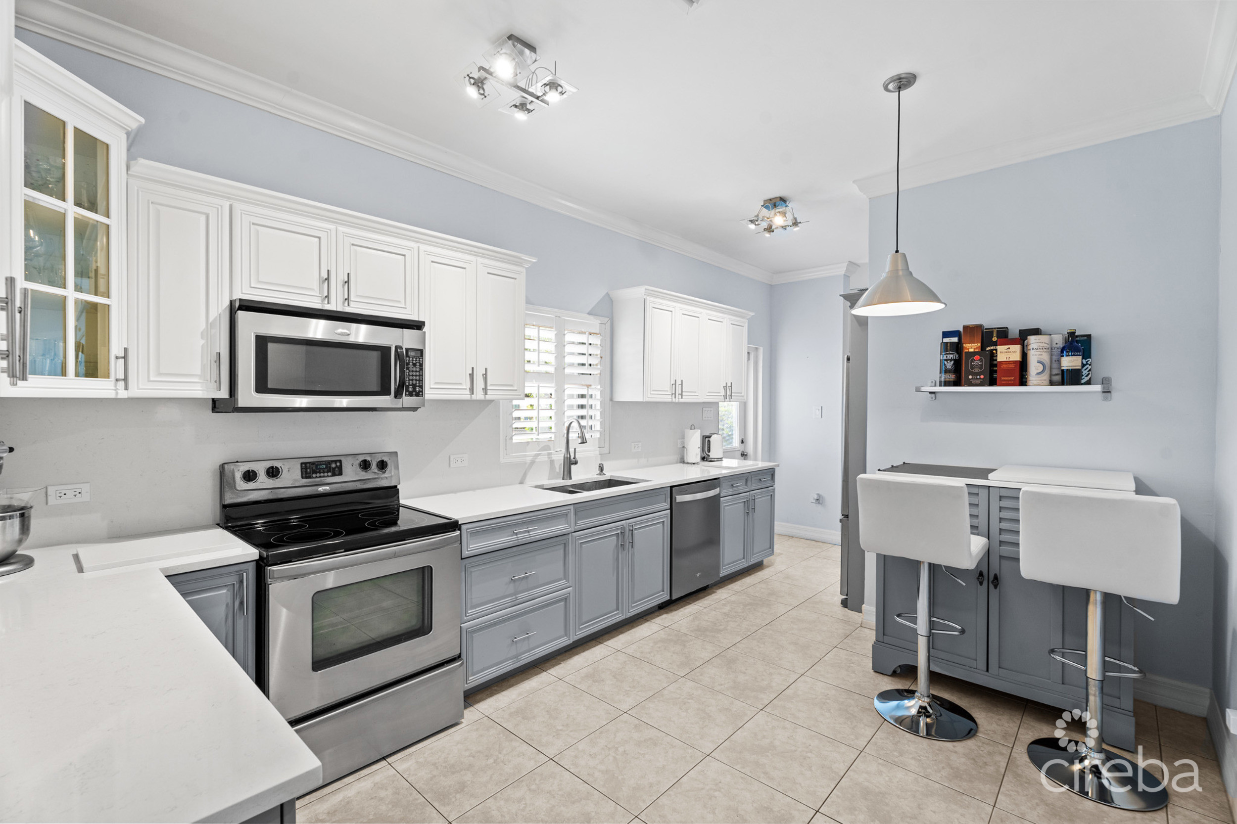 HIGHLANDS – ONE SIDE OF A DUPLEX