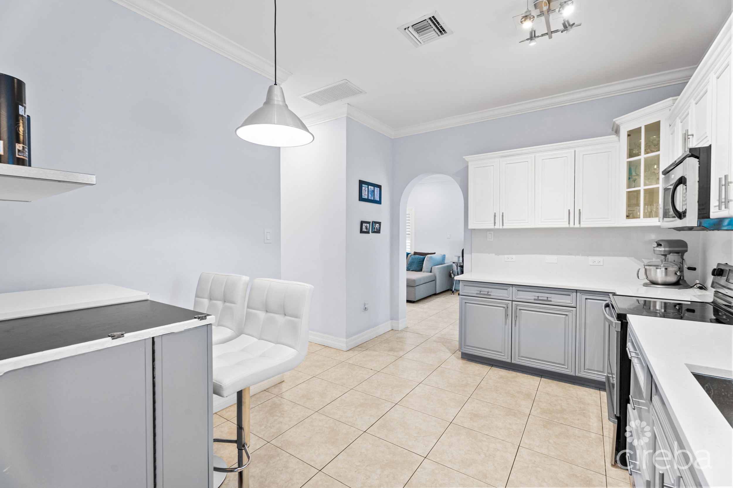 HIGHLANDS – ONE SIDE OF A DUPLEX