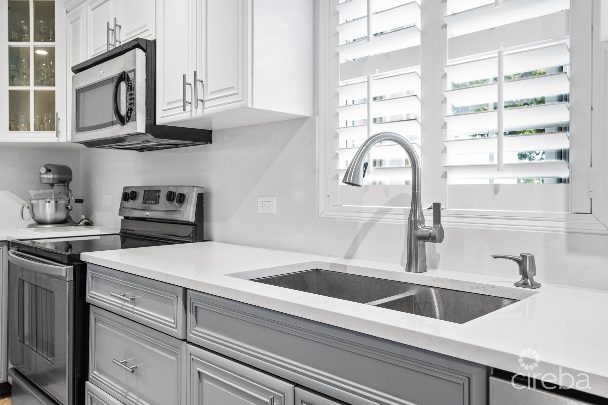 HIGHLANDS – ONE SIDE OF A DUPLEX