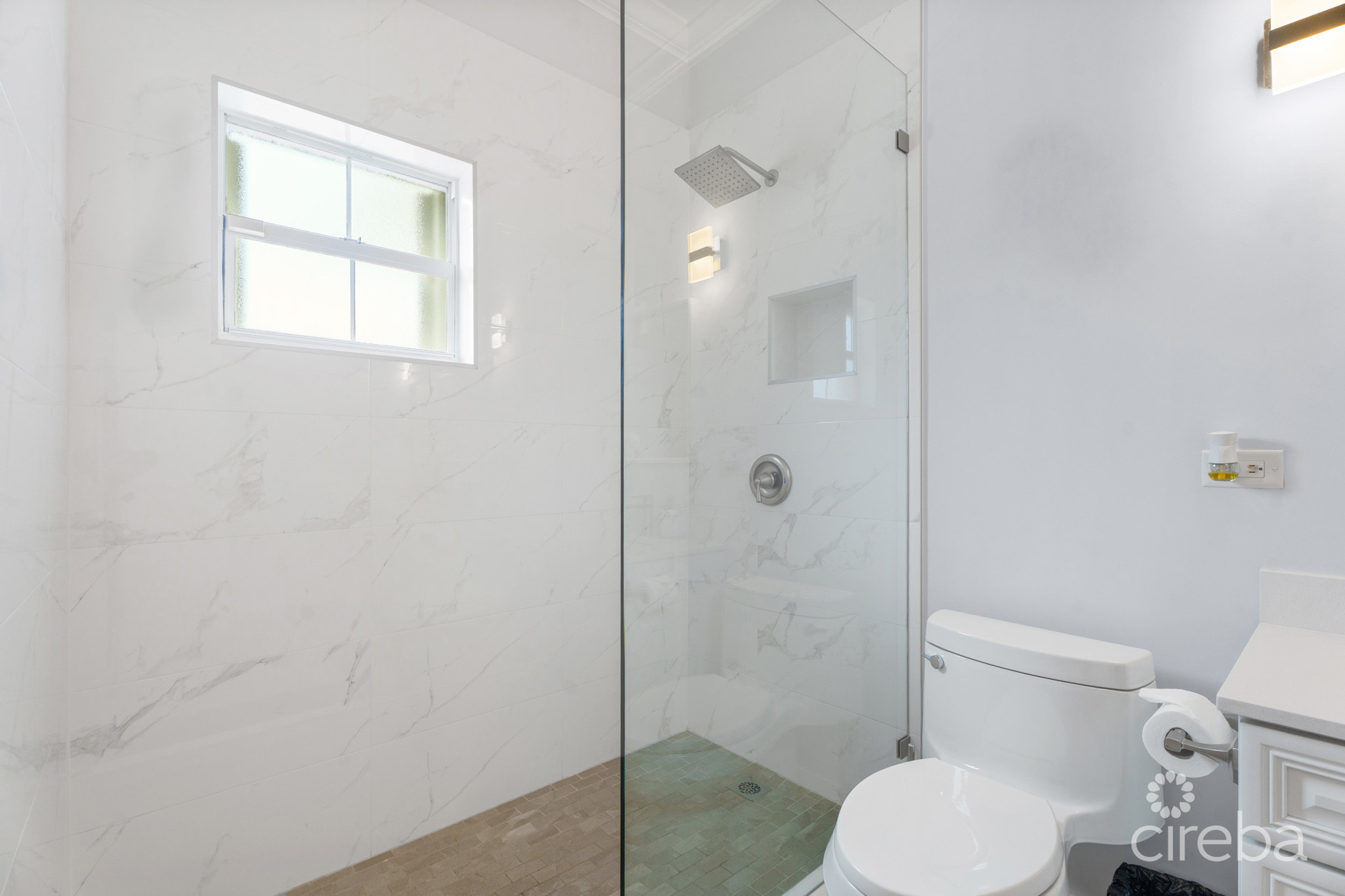 HIGHLANDS – ONE SIDE OF A DUPLEX