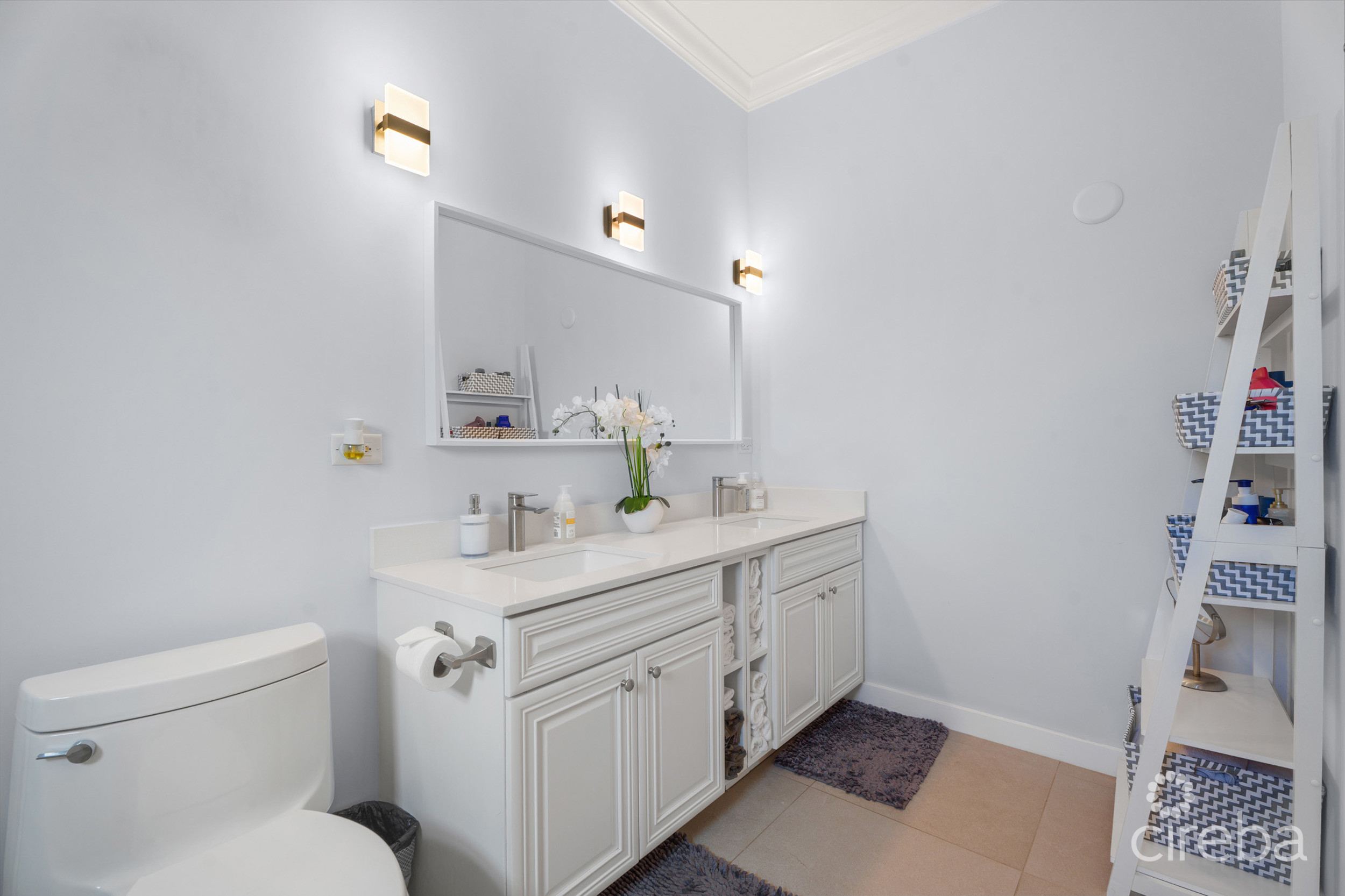 HIGHLANDS – ONE SIDE OF A DUPLEX