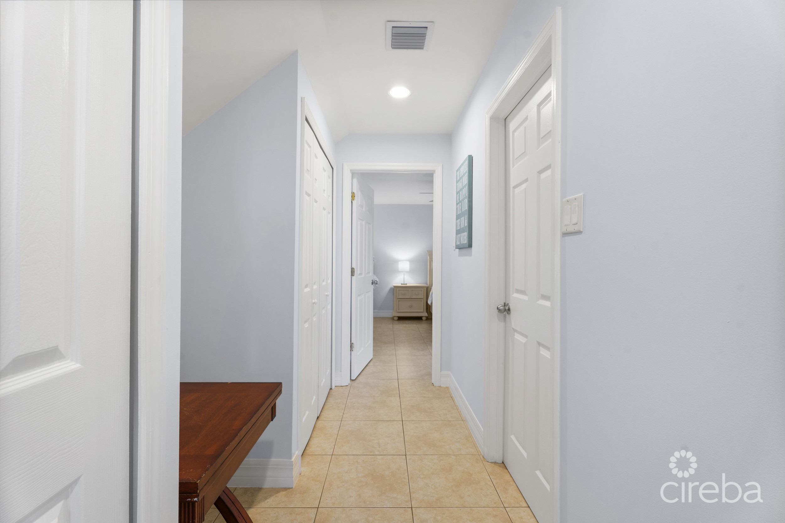 HIGHLANDS – ONE SIDE OF A DUPLEX