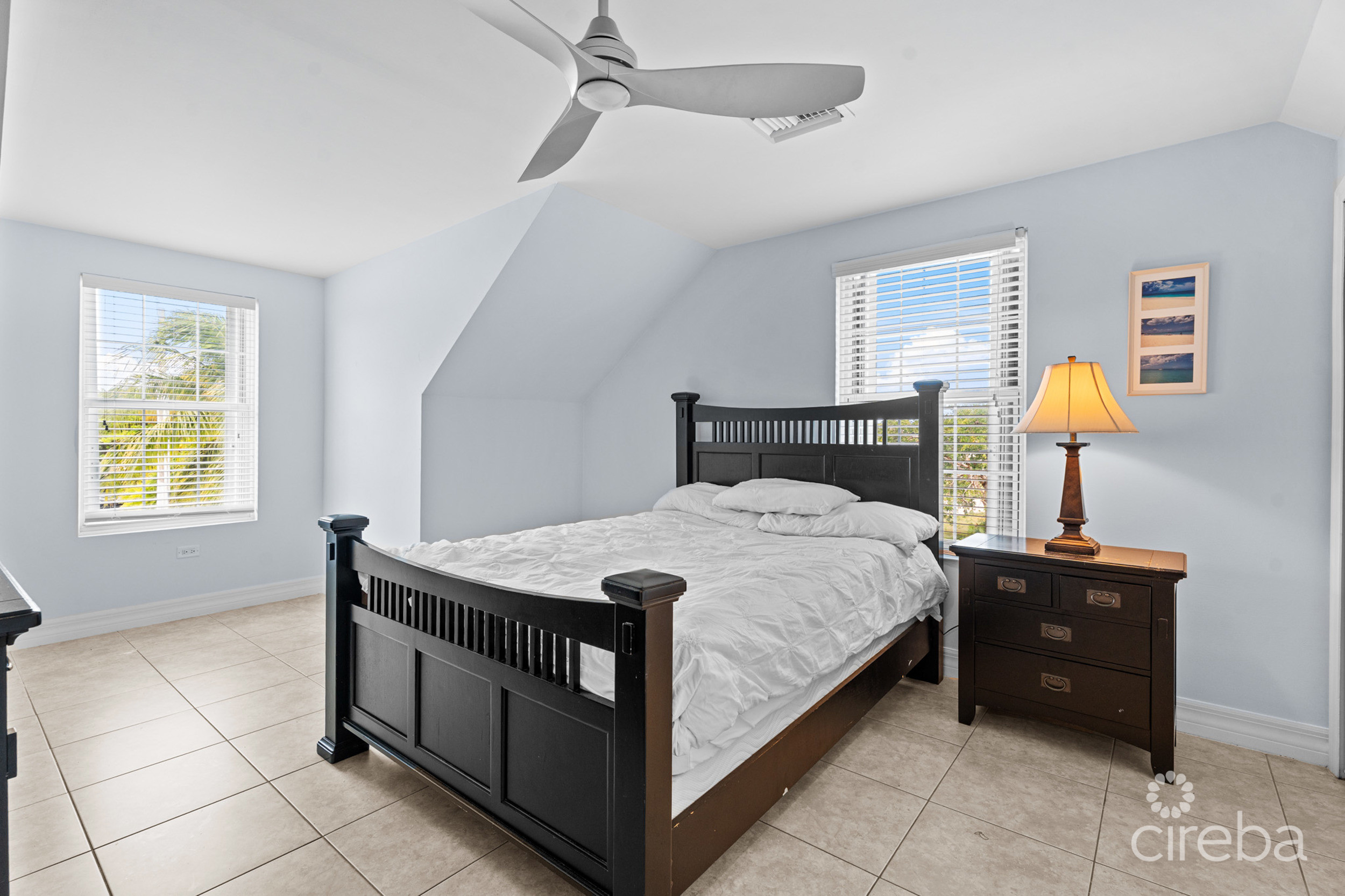 HIGHLANDS – ONE SIDE OF A DUPLEX