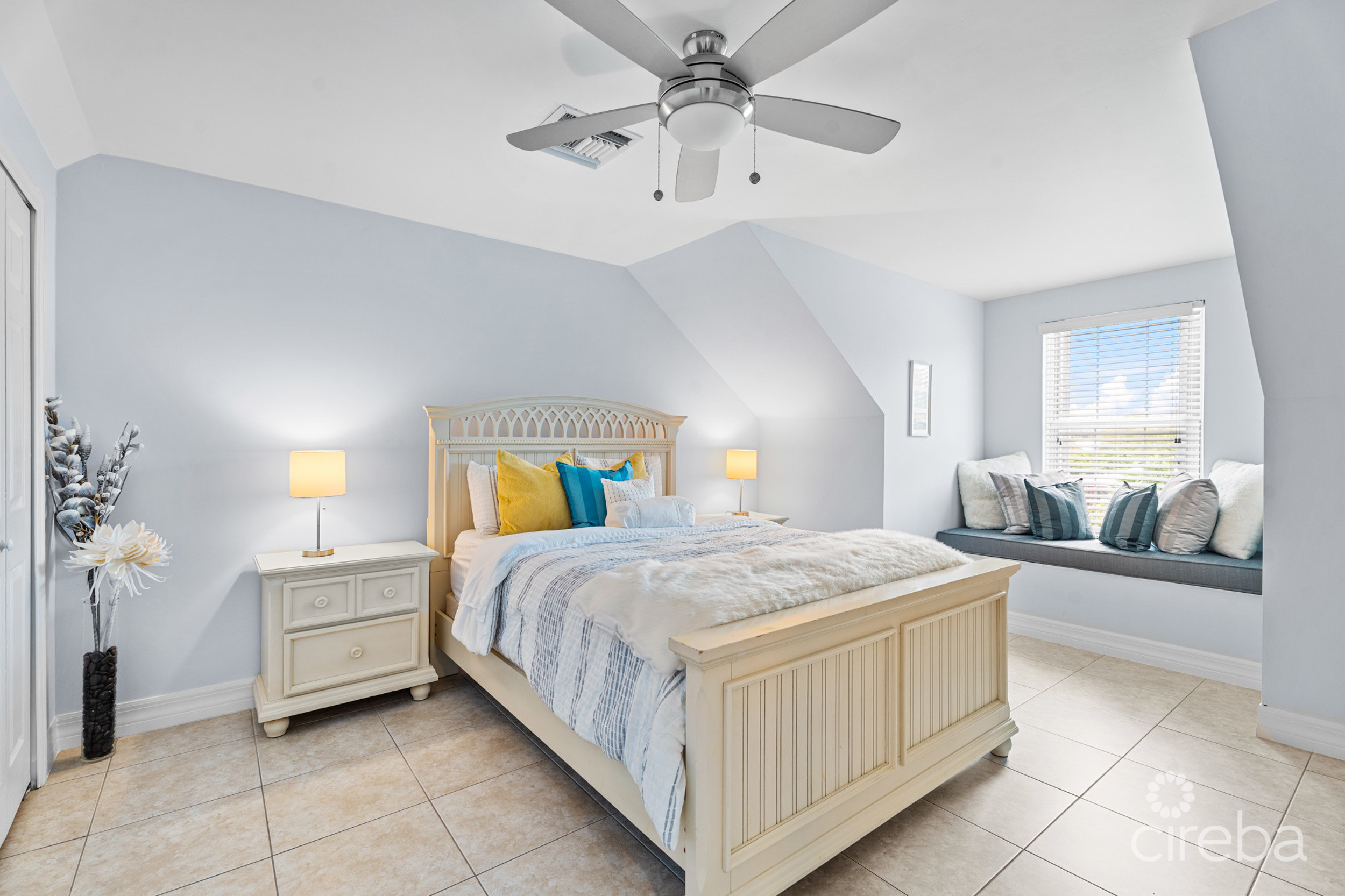 HIGHLANDS – ONE SIDE OF A DUPLEX