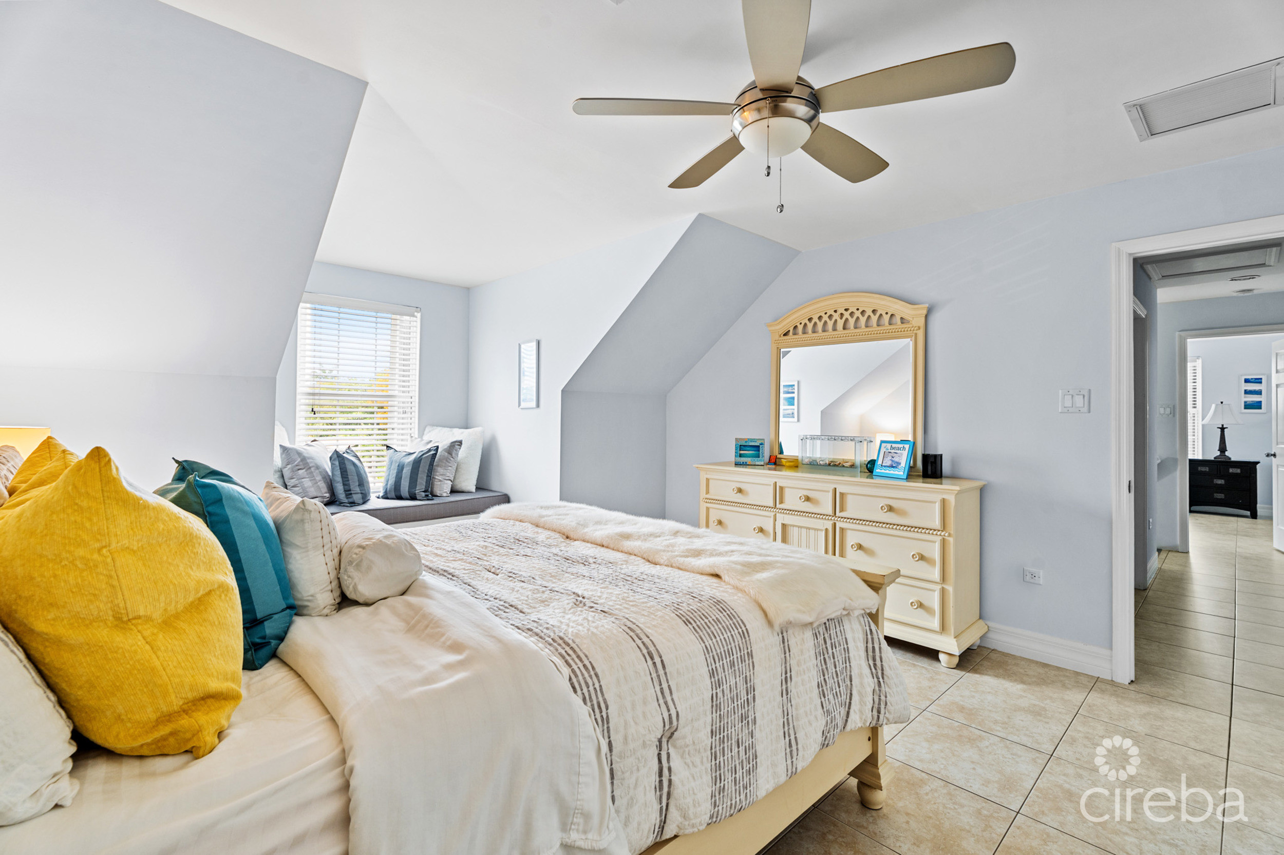 HIGHLANDS – ONE SIDE OF A DUPLEX