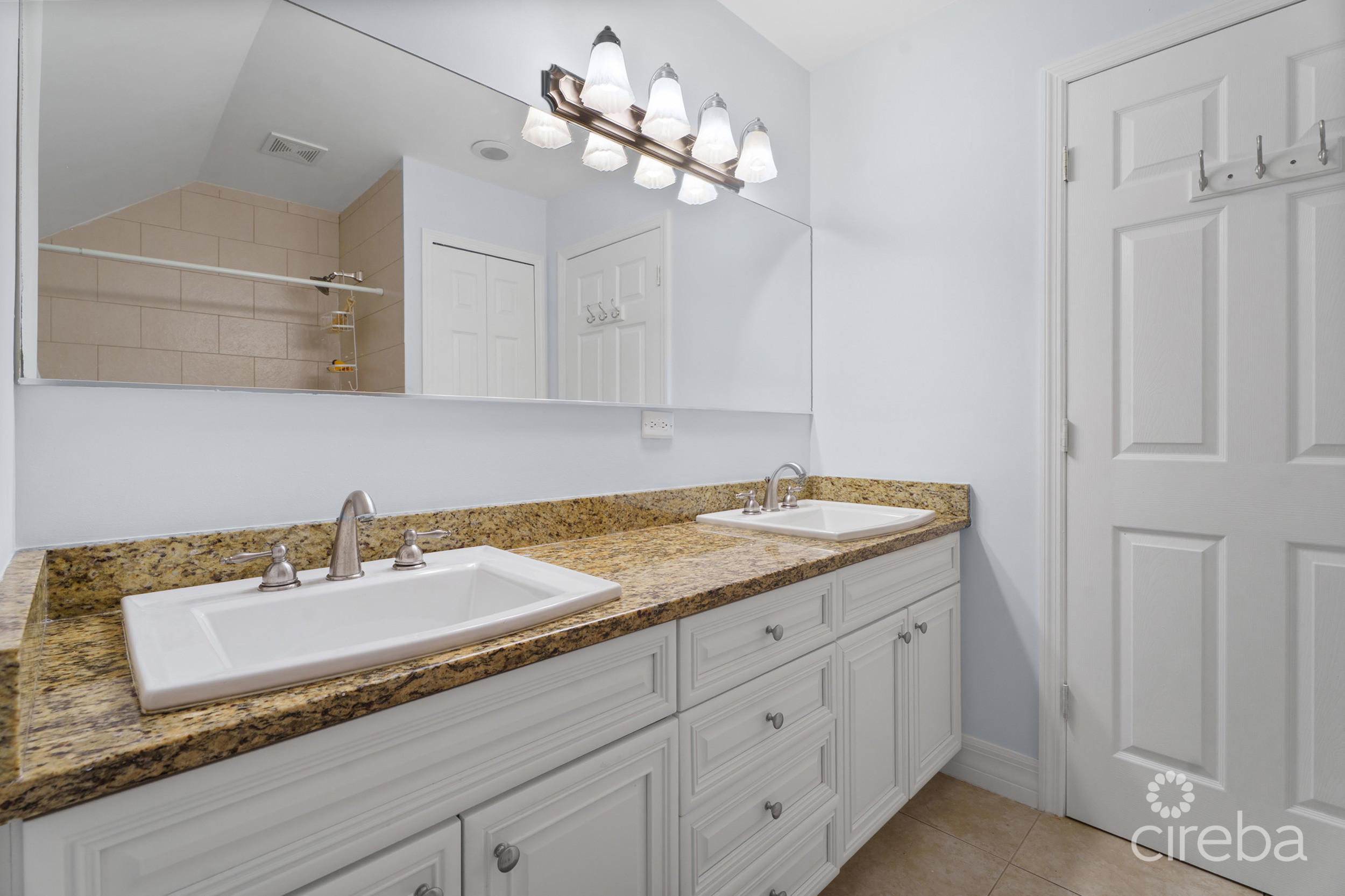 HIGHLANDS – ONE SIDE OF A DUPLEX