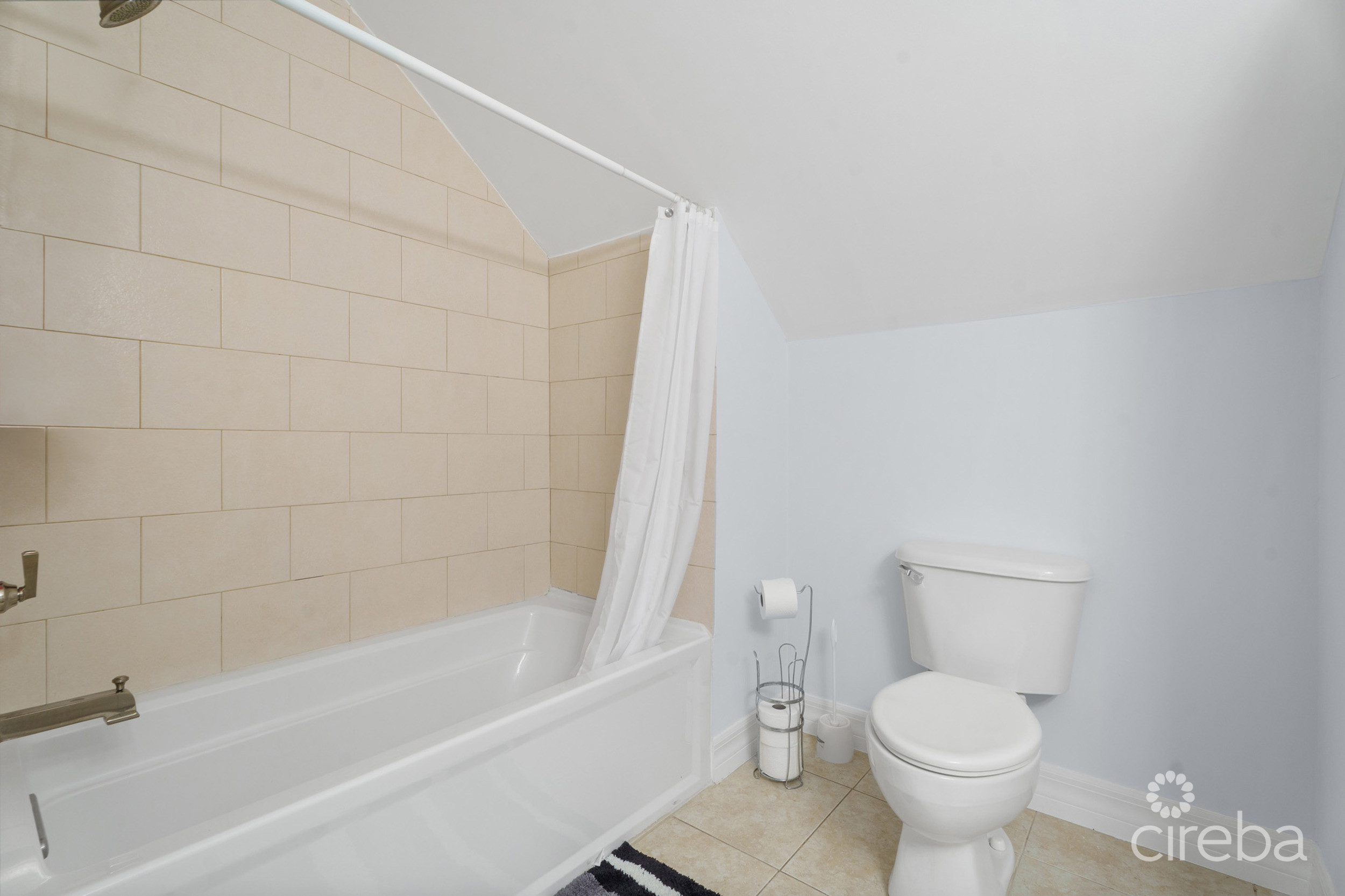 HIGHLANDS – ONE SIDE OF A DUPLEX