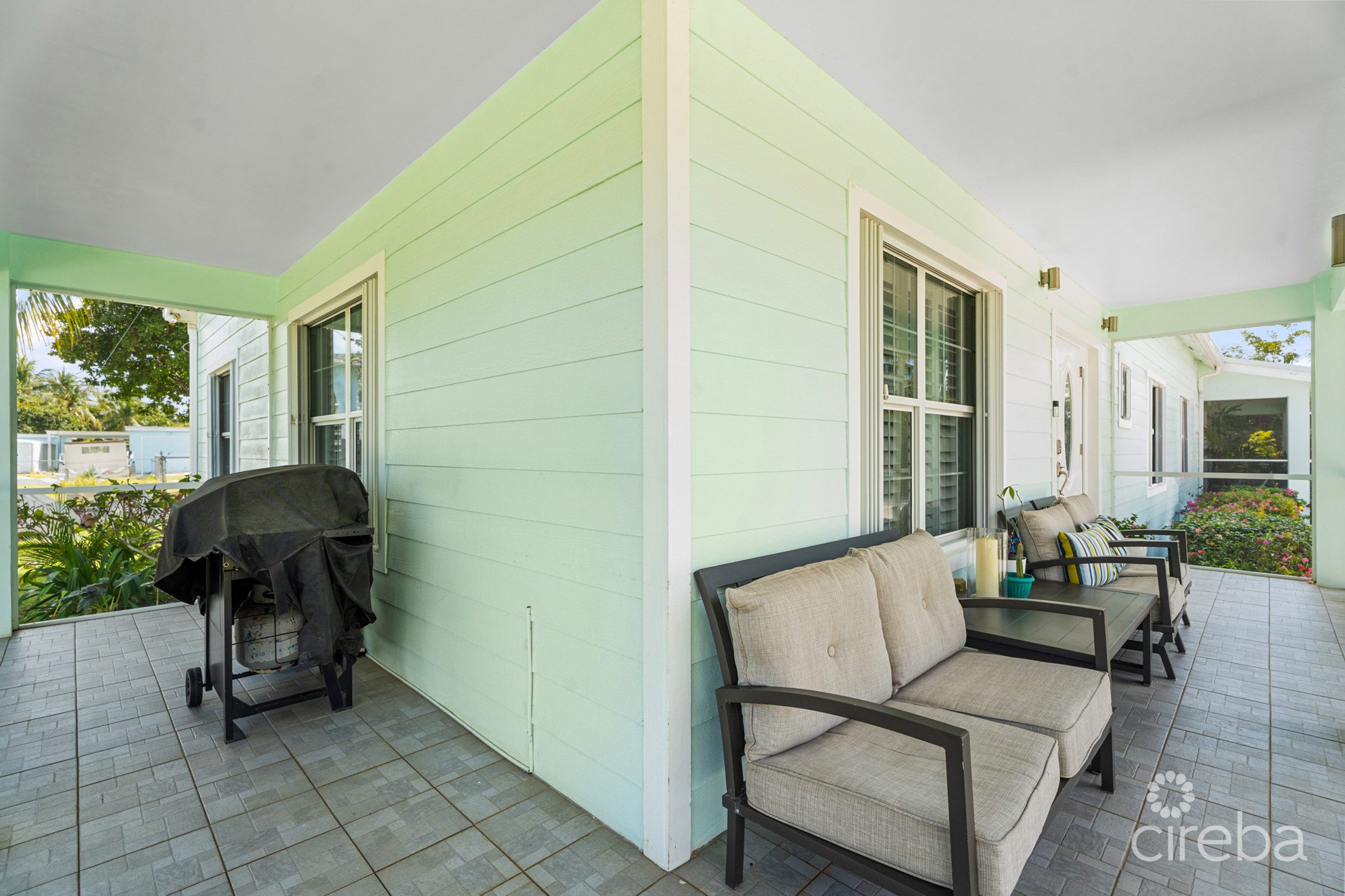 HIGHLANDS – ONE SIDE OF A DUPLEX