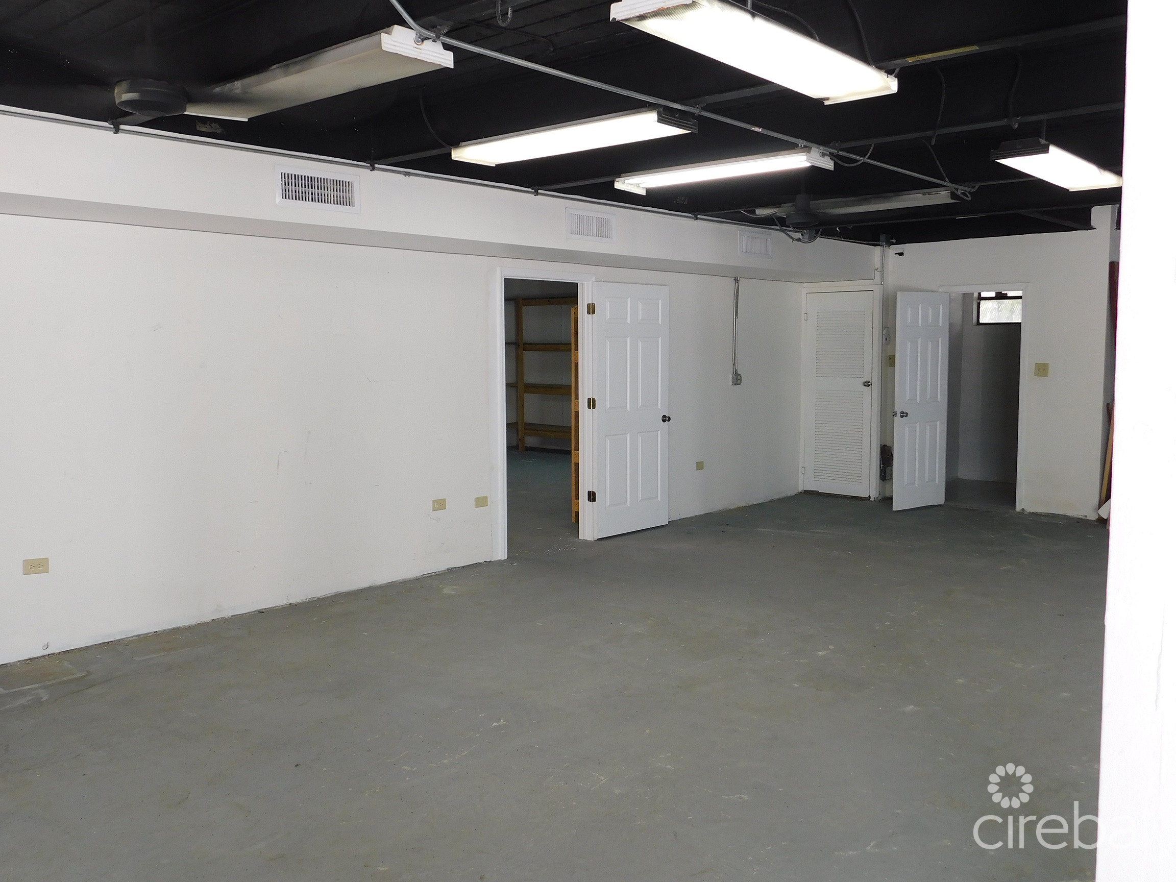 6,000 SQUARE FOOT STAND-ALONE WAREHOUSE – MARY STREET