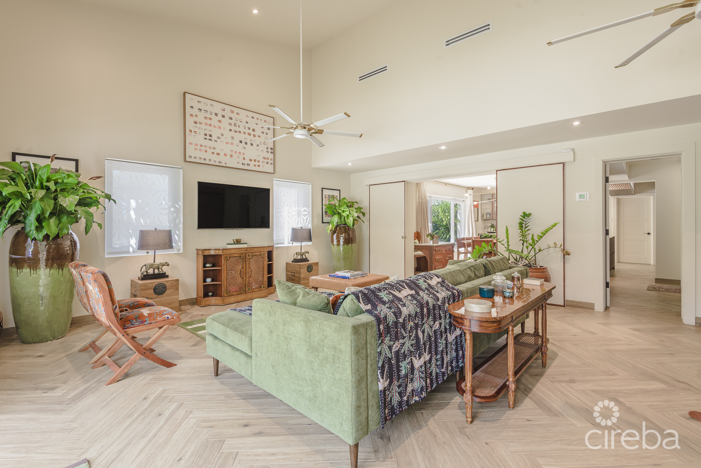 REMASTERED MID-CENTURY MODERN HOME