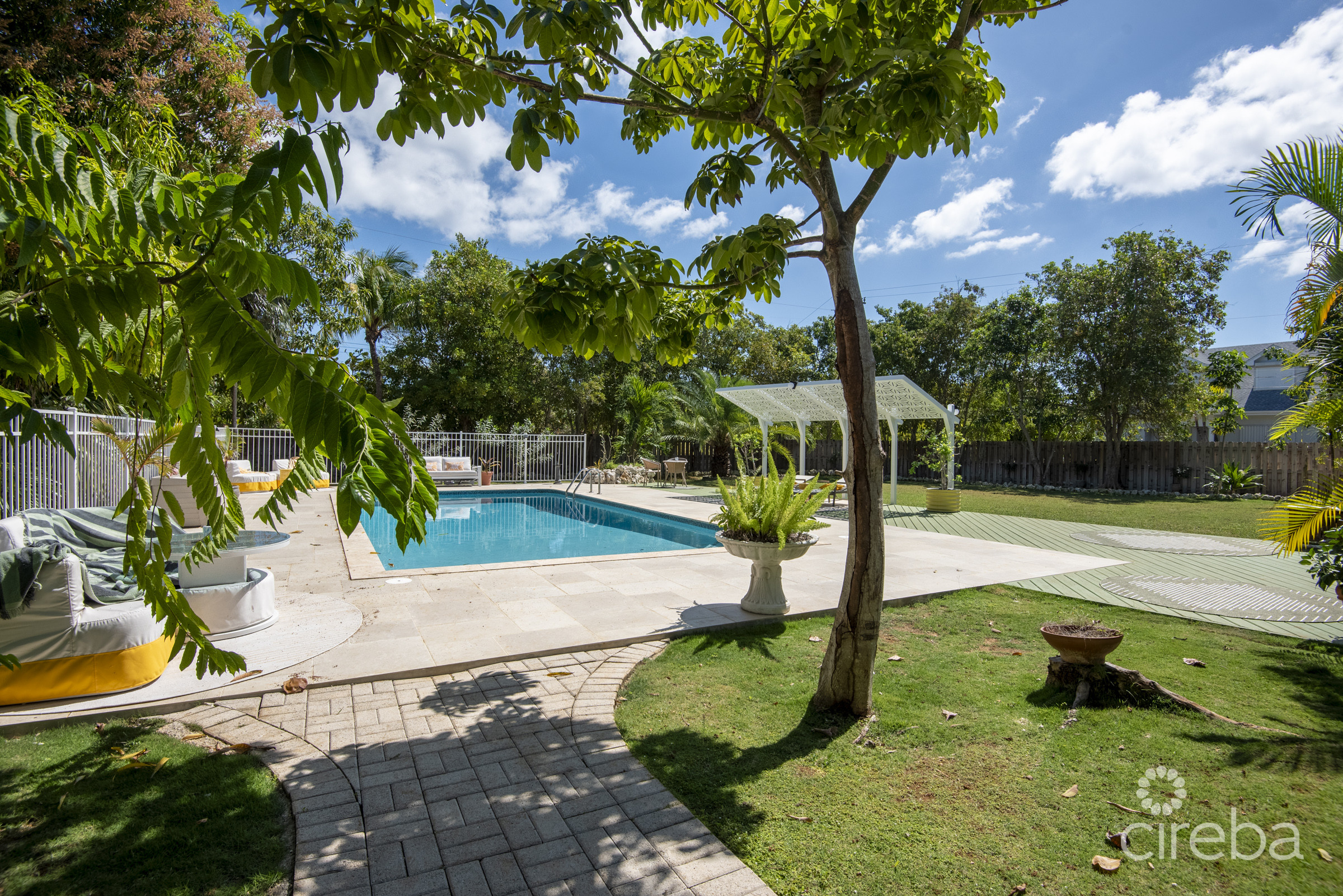 REMASTERED MID-CENTURY MODERN HOME