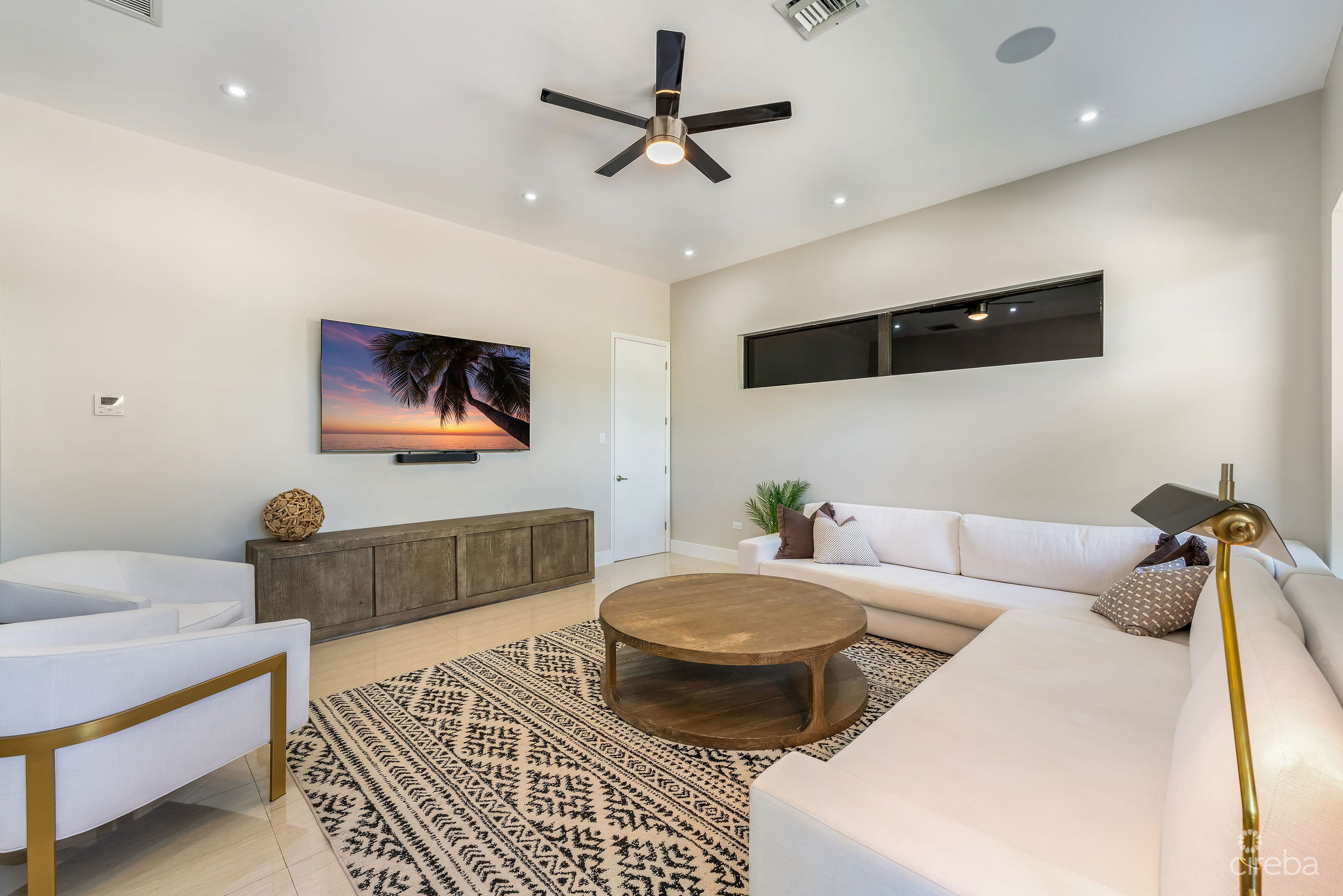 DAUM QUAY 12, CRYSTAL HARBOUR CANAL FRONT HOME