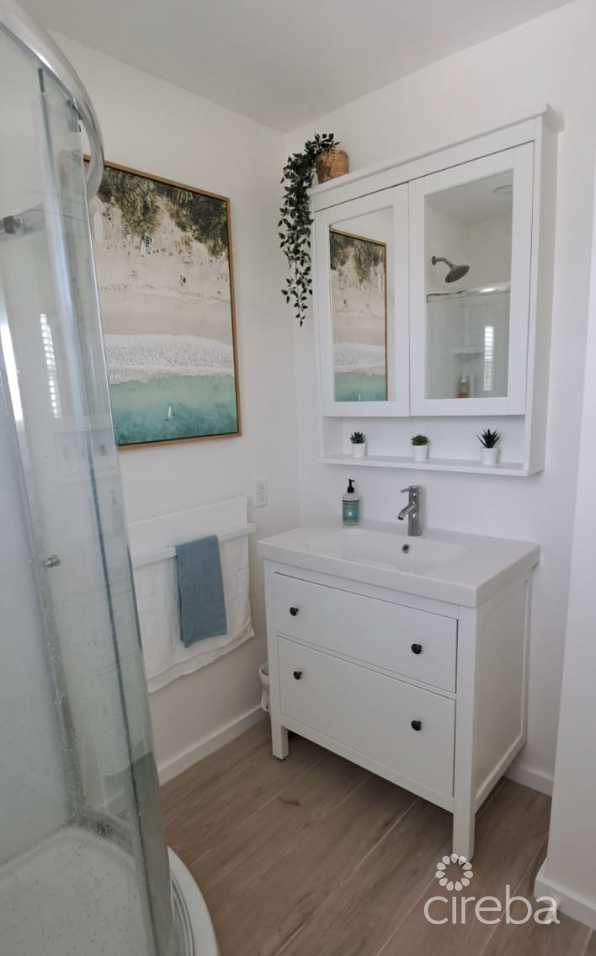 CONCH CLUB COTTAGE-LITTLE CAYMAN