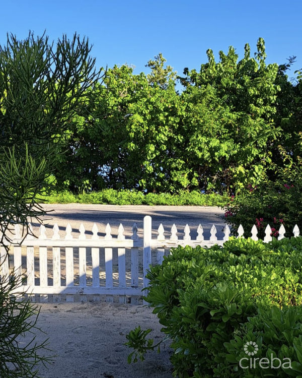 CONCH CLUB COTTAGE-LITTLE CAYMAN