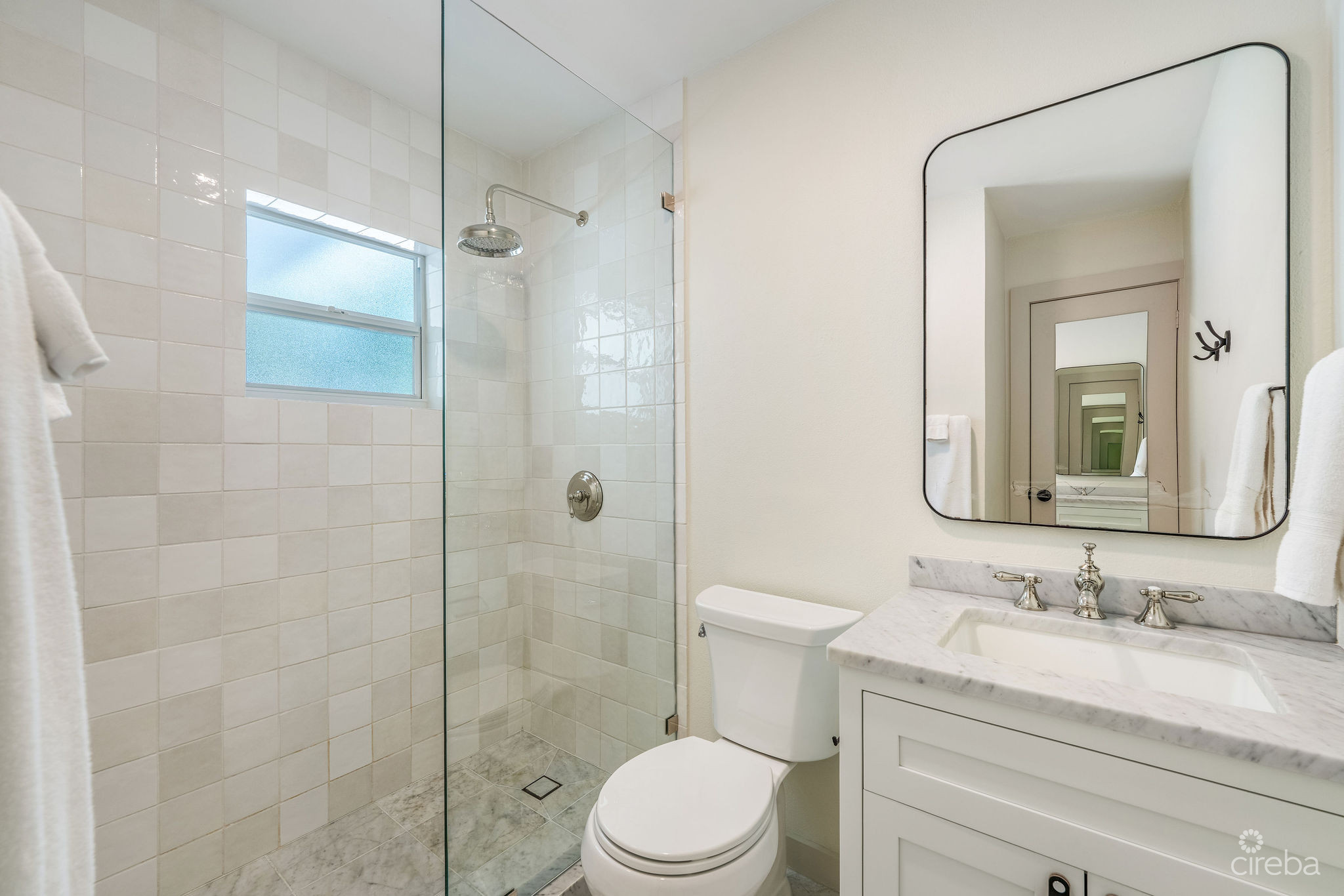 SNUG HARBOUR DESIGNER RENOVATED 4 BEDROOM HOME