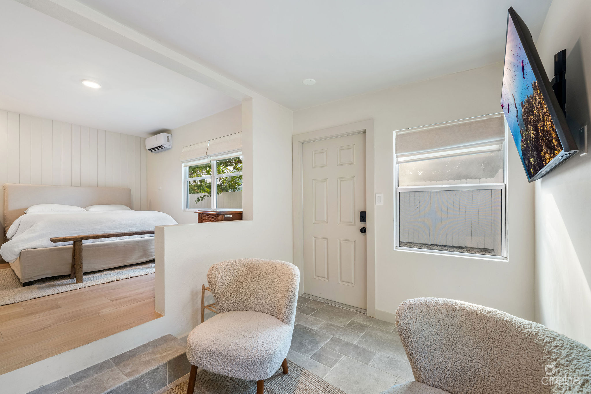 SNUG HARBOUR DESIGNER RENOVATED 4 BEDROOM HOME