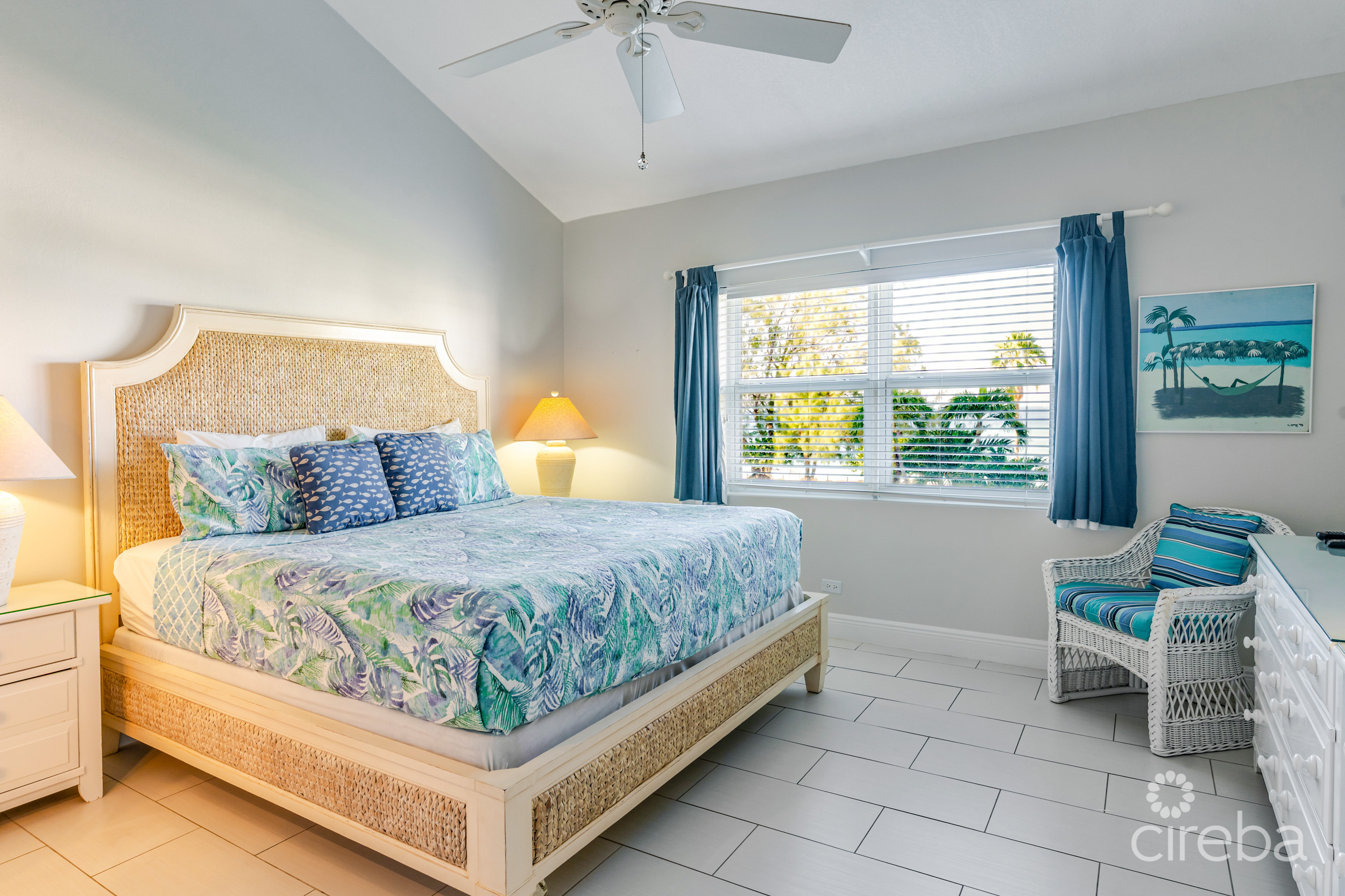 HARBOUR HEIGHTS, SEVEN MILE BEACH (RENOVATED)