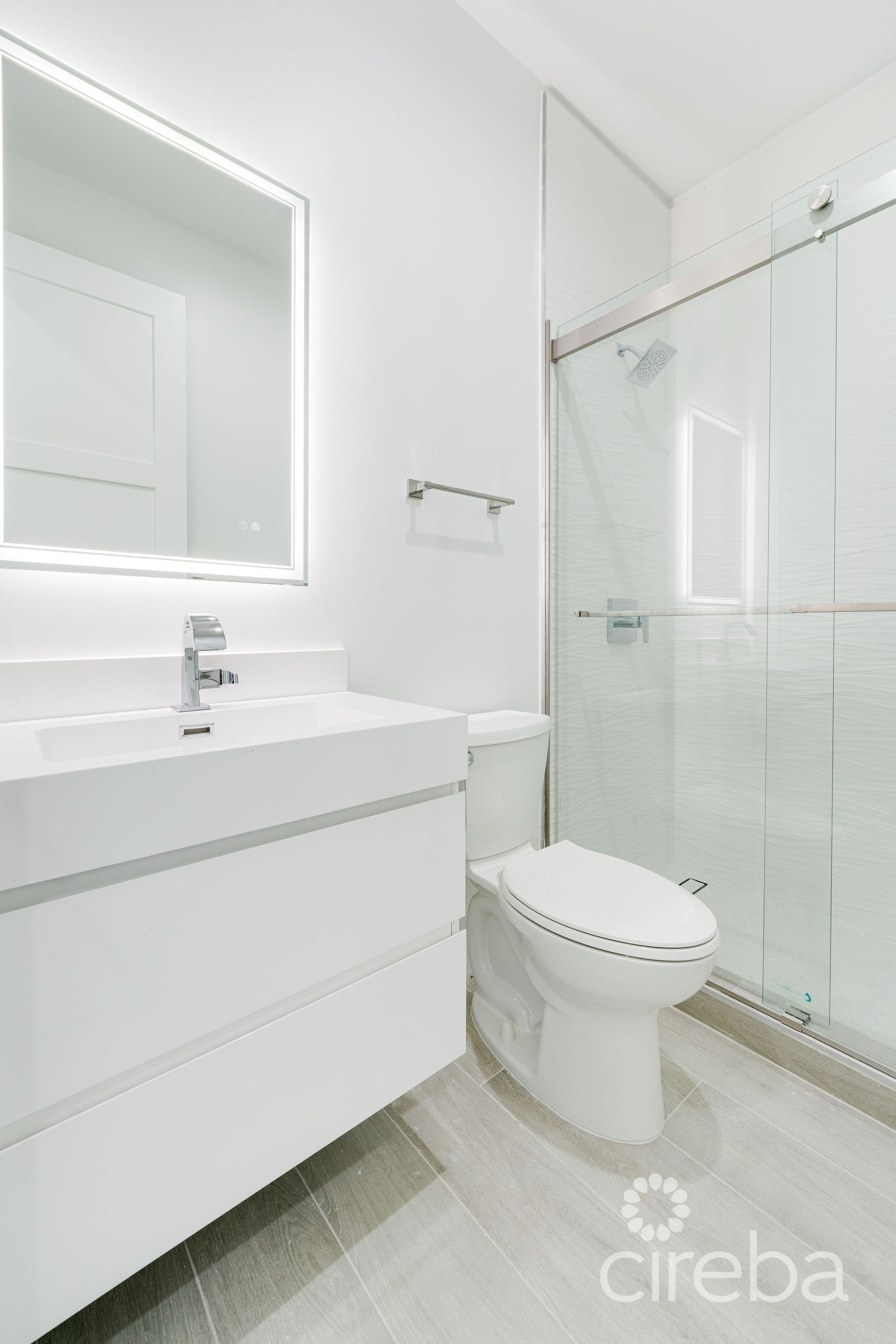 SPACIOUS & MODERN 3 BR TOWNHOME – EXCELLENT LOCATION!