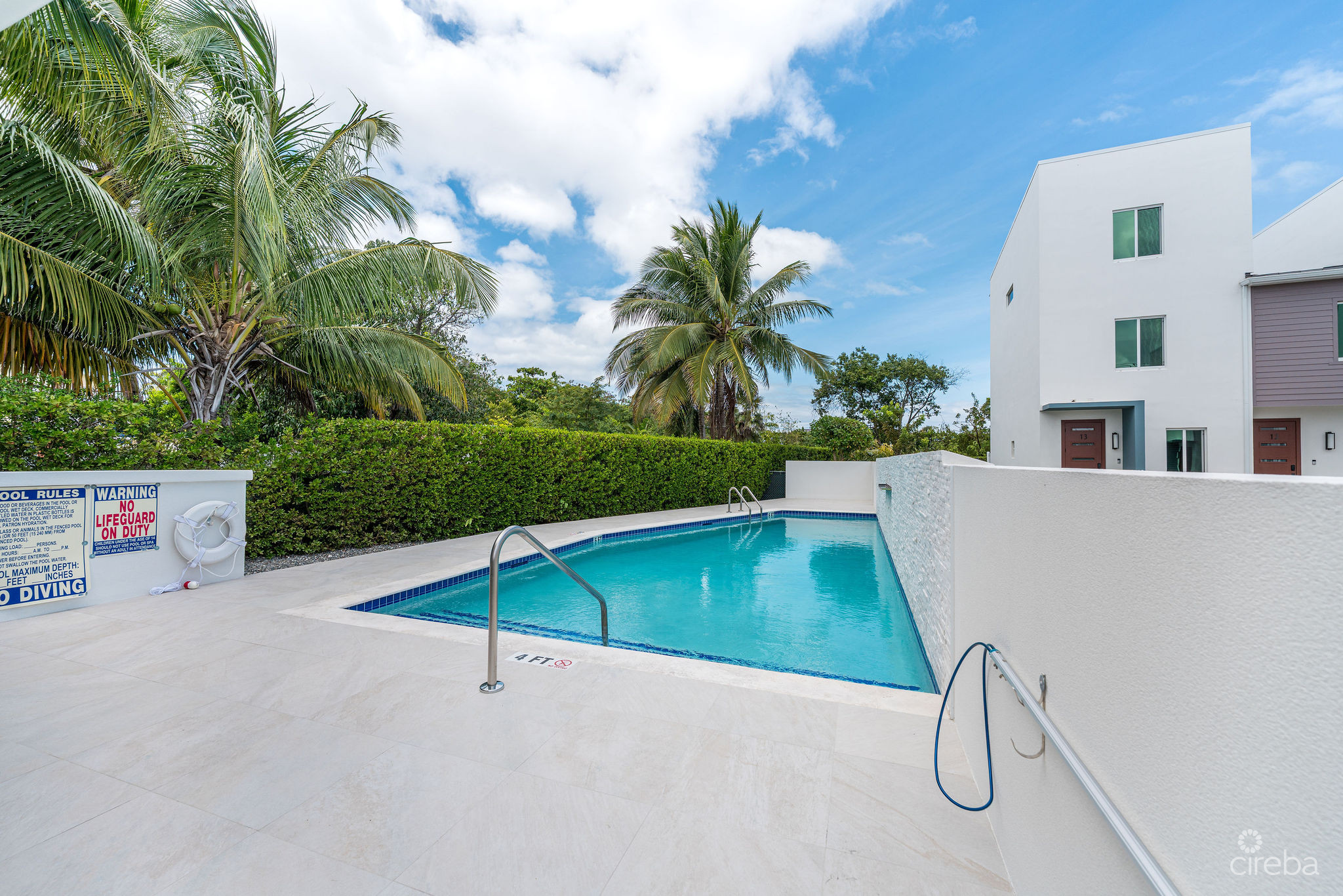 SPACIOUS & MODERN 3 BR TOWNHOME – EXCELLENT LOCATION!