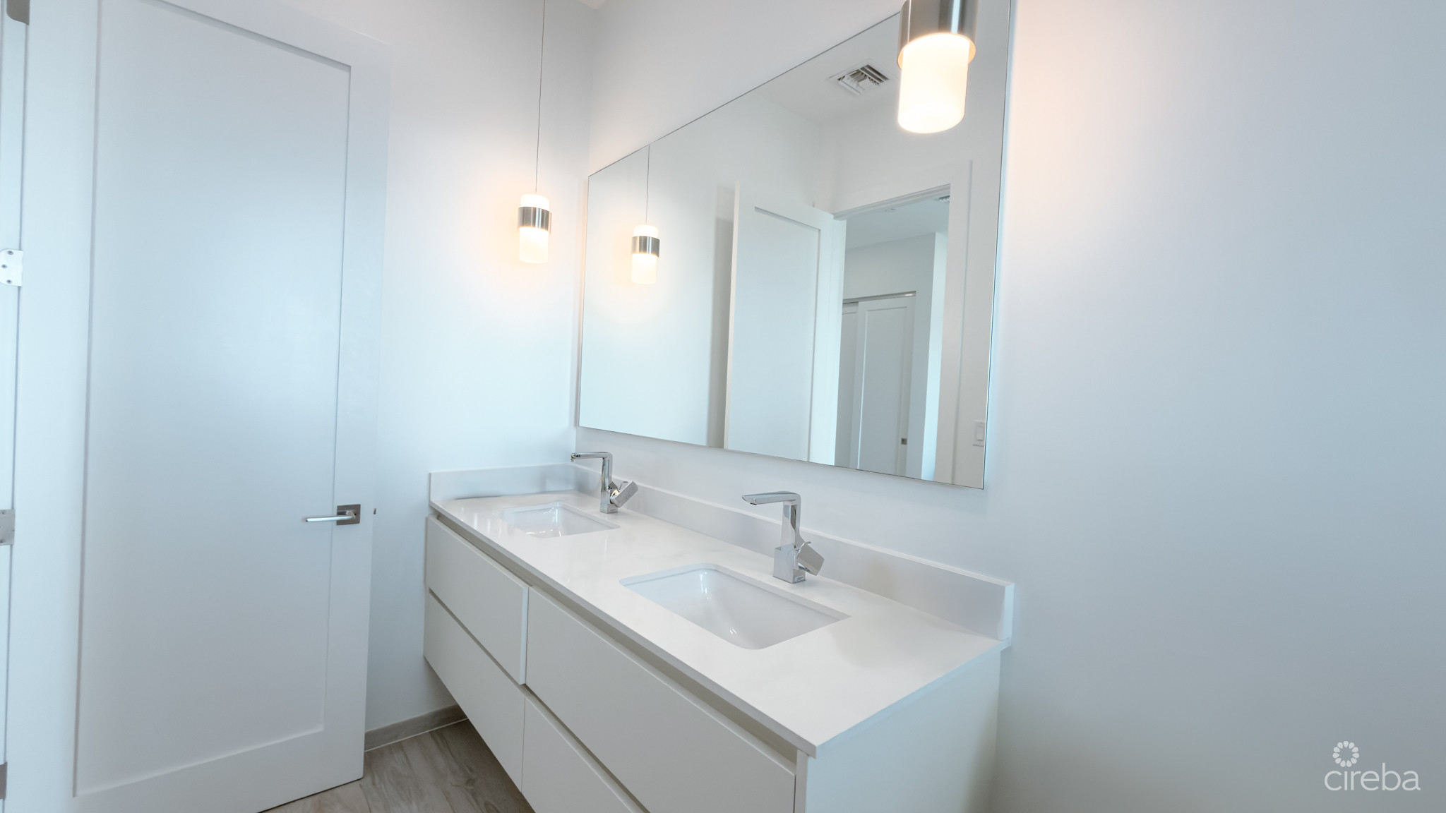 AURA #303 – OCEANFRONT 2 BED PLUS DEN TOWNHOUSE RESIDENCE