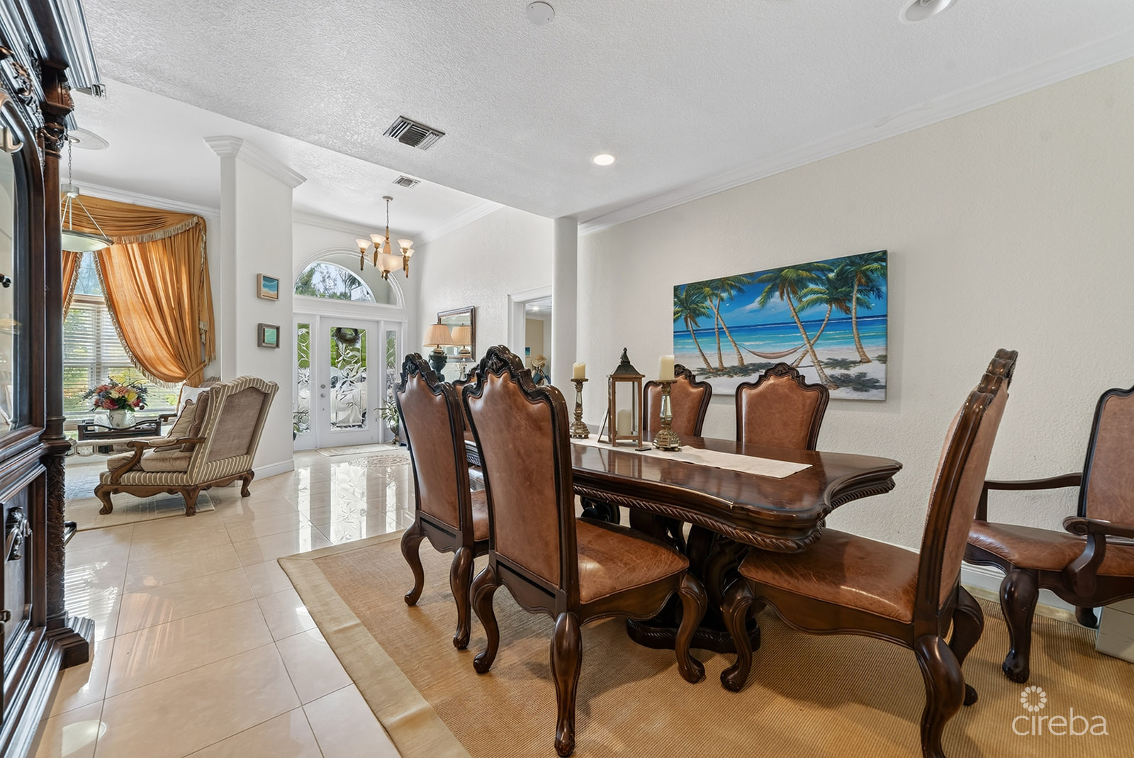 SAVANNAH NEWLANDS FAMILY HOME WITH POOL, OUTSDIE BAR & INCOME-GENERATING GUEST SUITE 2