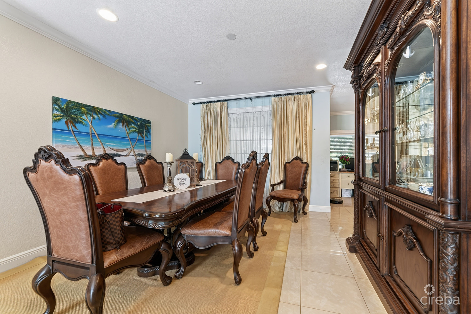 SAVANNAH NEWLANDS FAMILY HOME WITH POOL, OUTSDIE BAR & INCOME-GENERATING GUEST SUITE 3