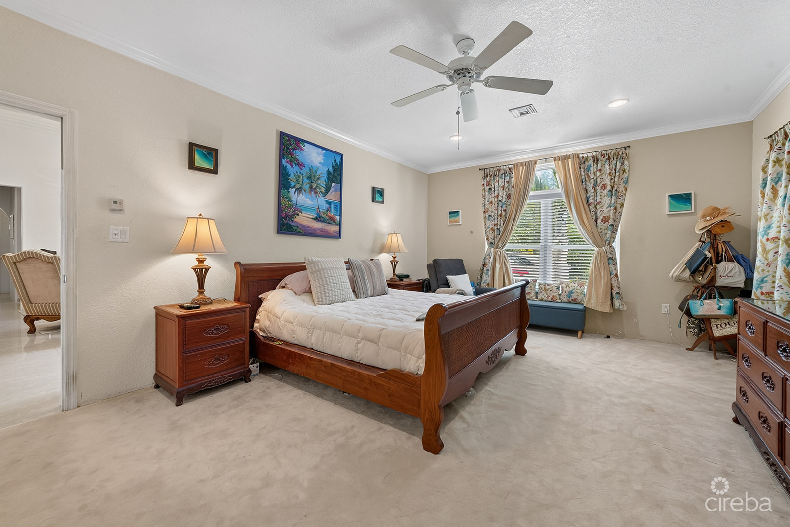 SAVANNAH NEWLANDS FAMILY HOME WITH POOL, OUTSDIE BAR & INCOME-GENERATING GUEST SUITE 6