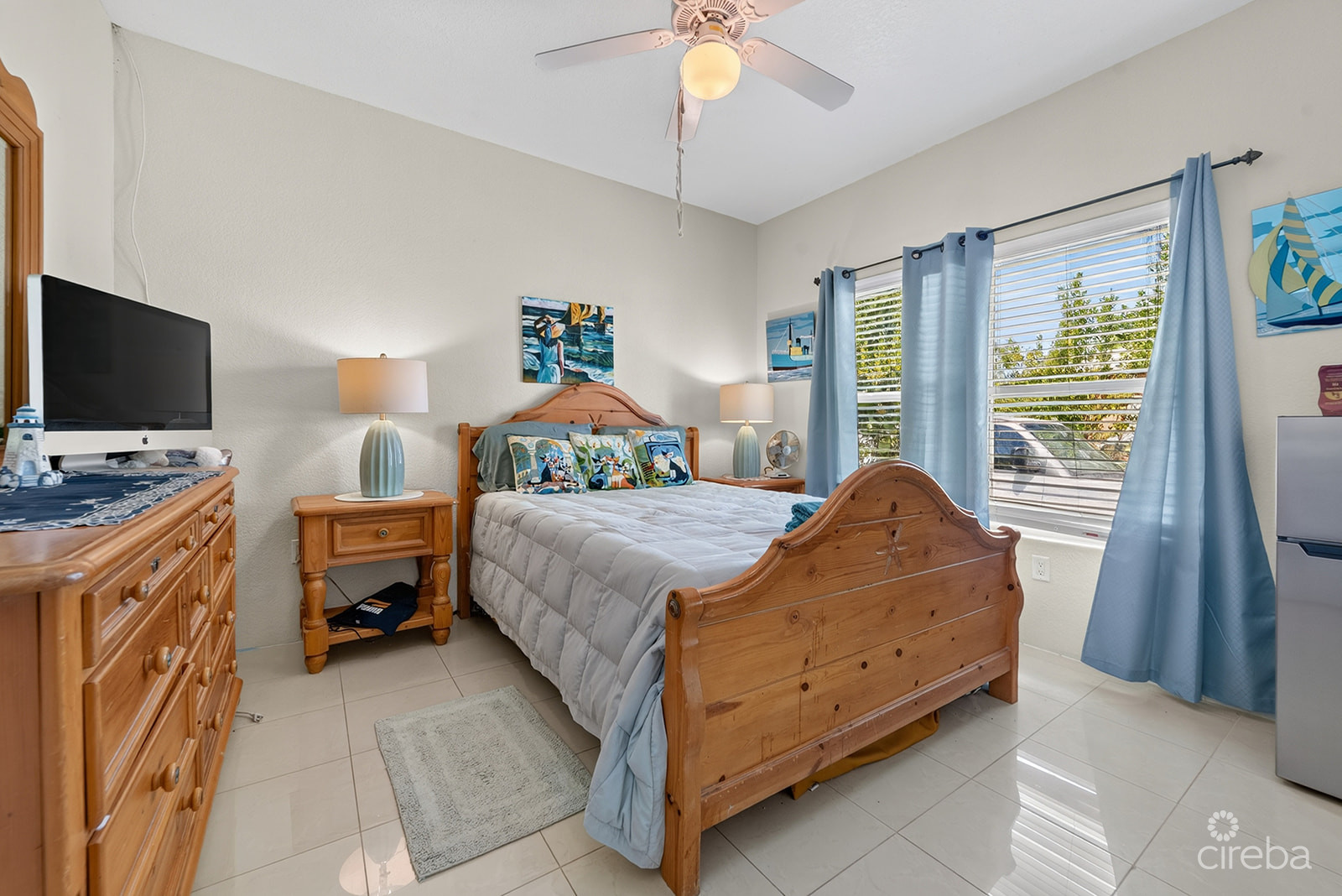 SAVANNAH NEWLANDS FAMILY HOME WITH POOL, OUTSDIE BAR & INCOME-GENERATING GUEST SUITE 8