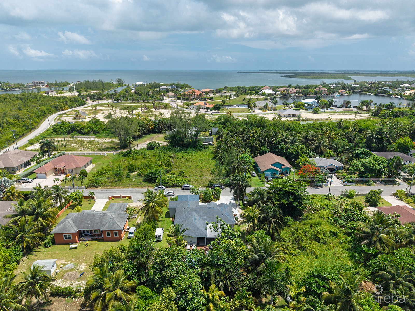 SAVANNAH NEWLANDS FAMILY HOME WITH POOL, OUTSDIE BAR & INCOME-GENERATING GUEST SUITE