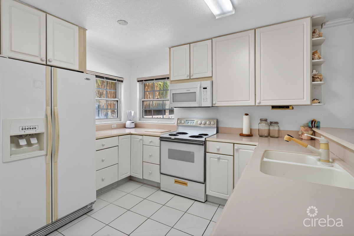 NORTHERN LIGHTS BEACHFRONT