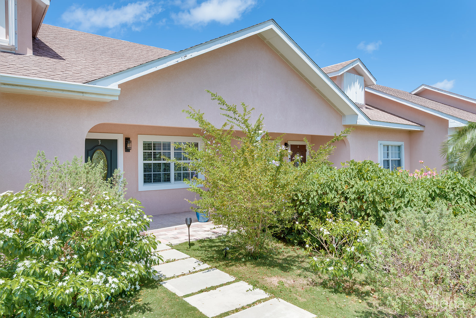 FULLY REMODELED 3 BEDROOM TOWNHOME IN PARK TRACE