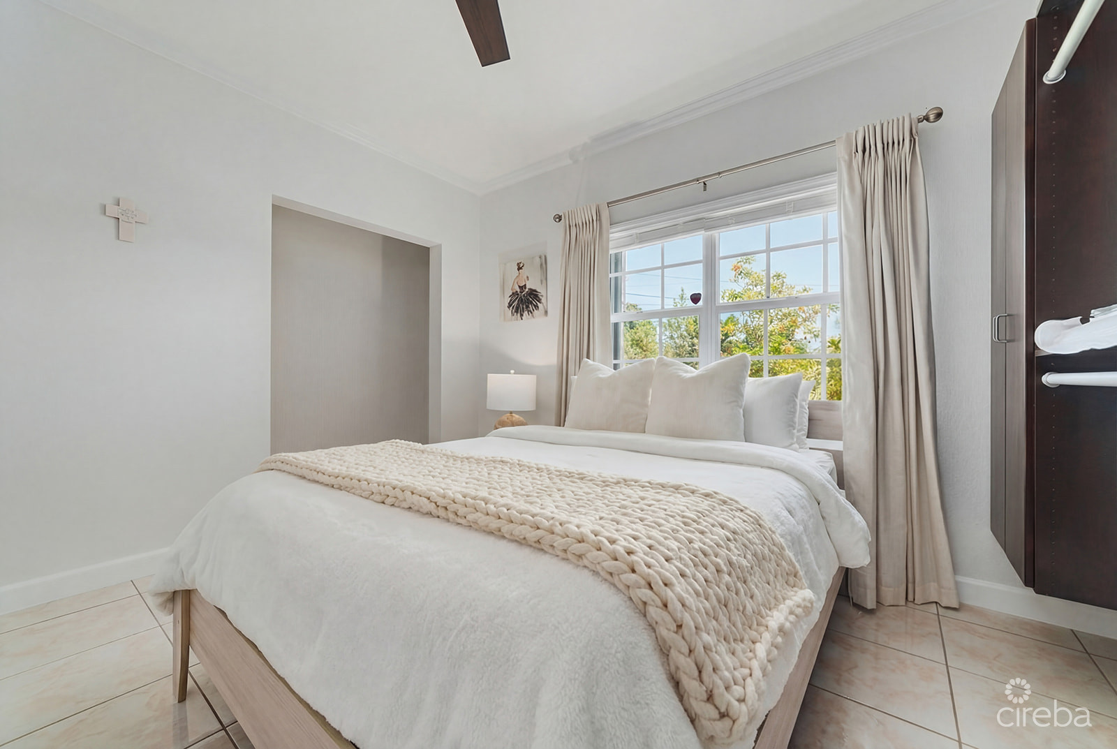 FULLY REMODELED 3 BEDROOM TOWNHOME IN PARK TRACE