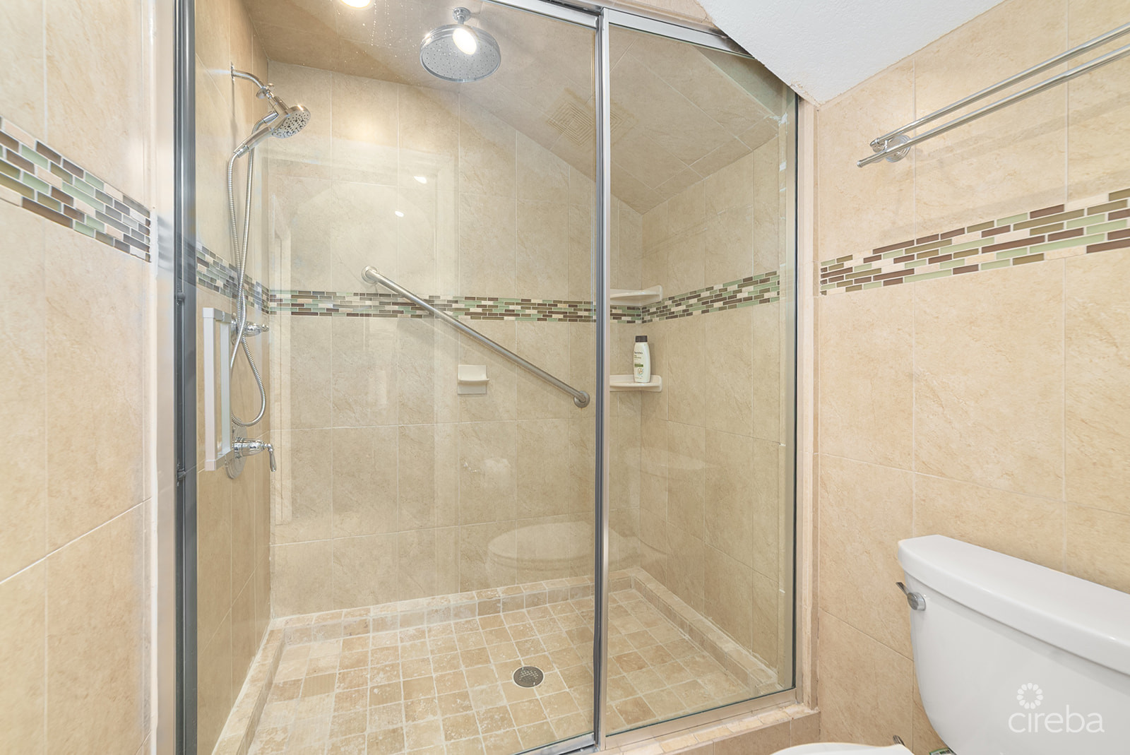 FULLY REMODELED 3 BEDROOM TOWNHOME IN PARK TRACE