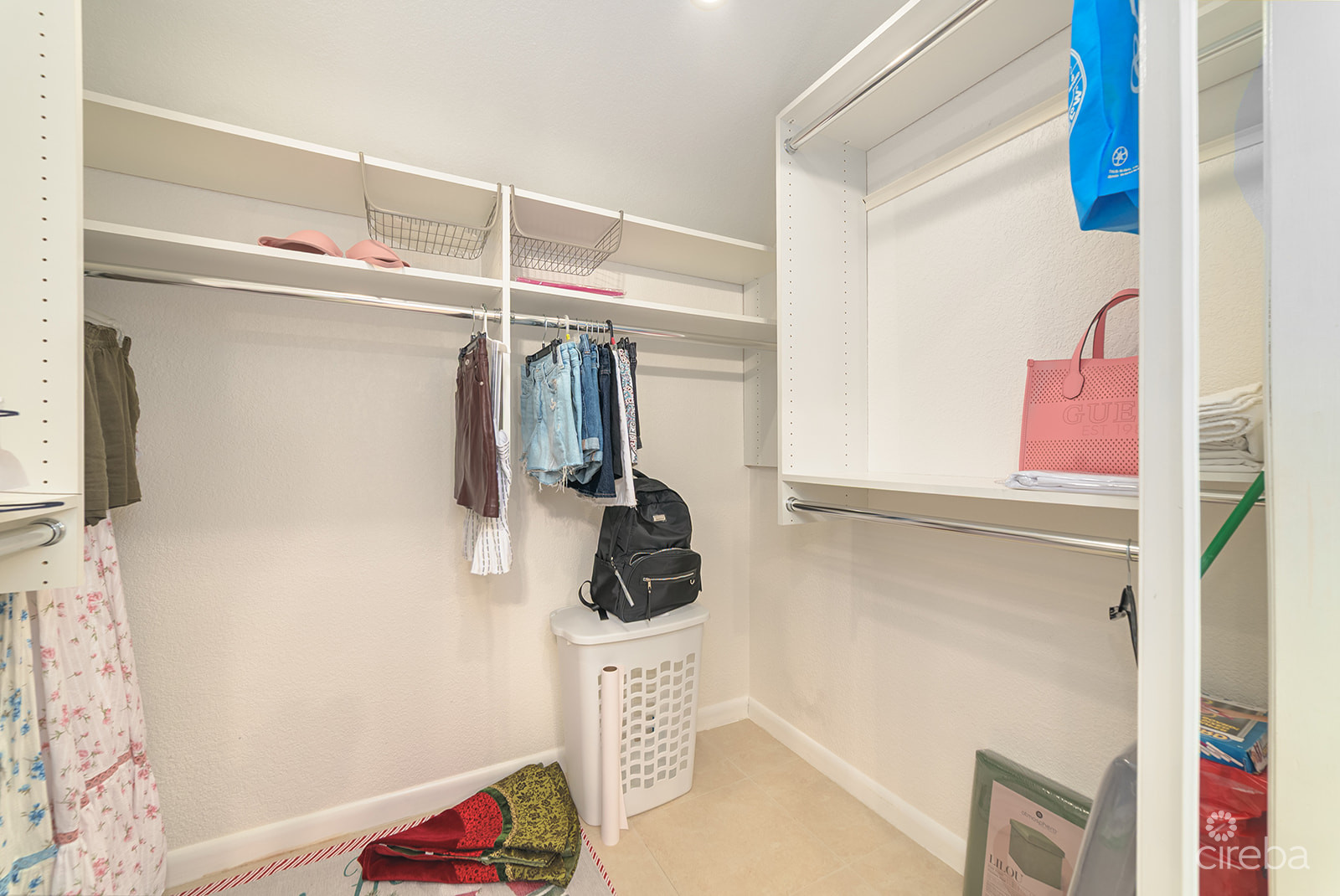 FULLY REMODELED 3 BEDROOM TOWNHOME IN PARK TRACE