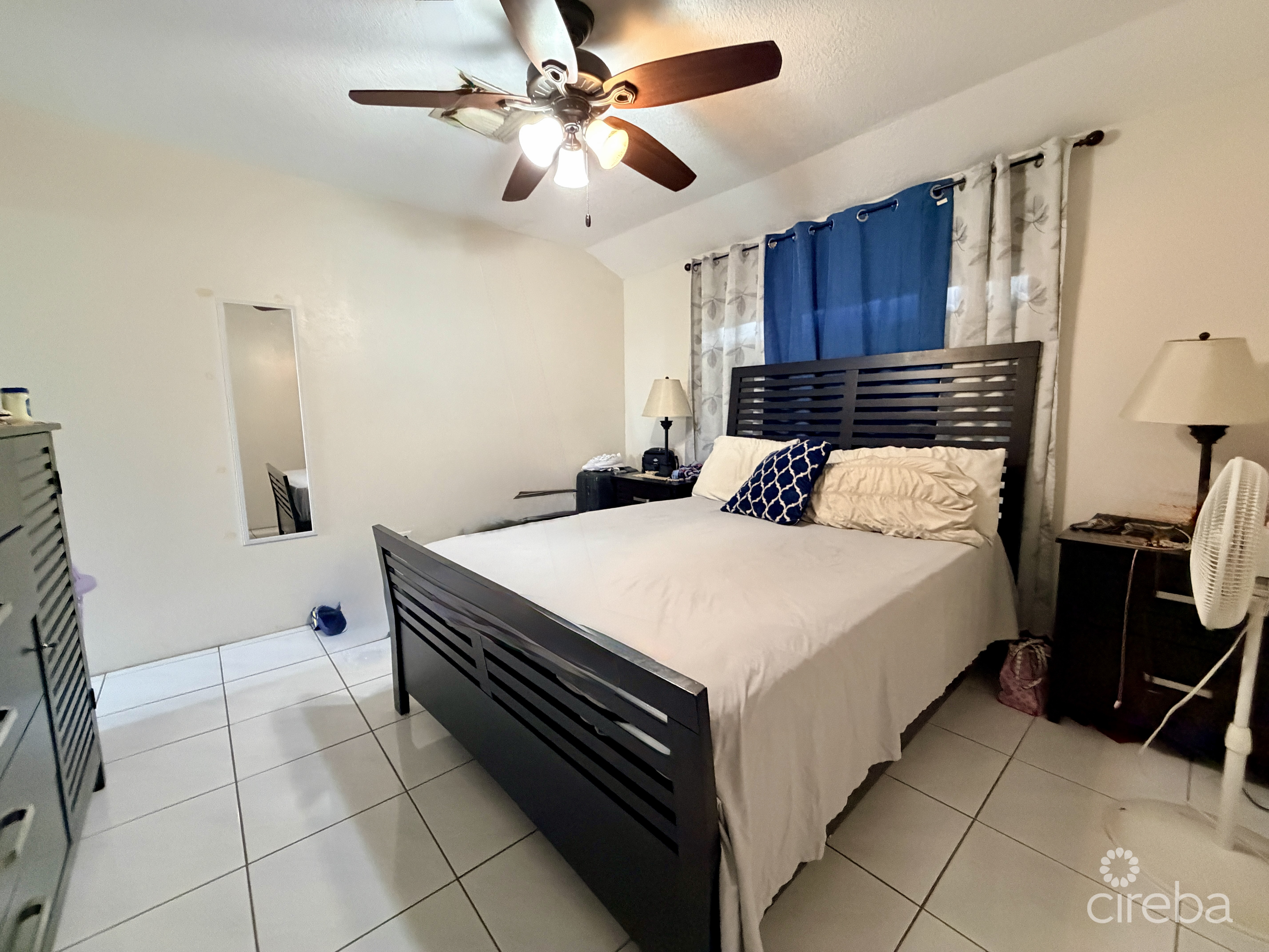 TROPICAL HAVEN – REMODELED 3 BEDROOM CONDO!