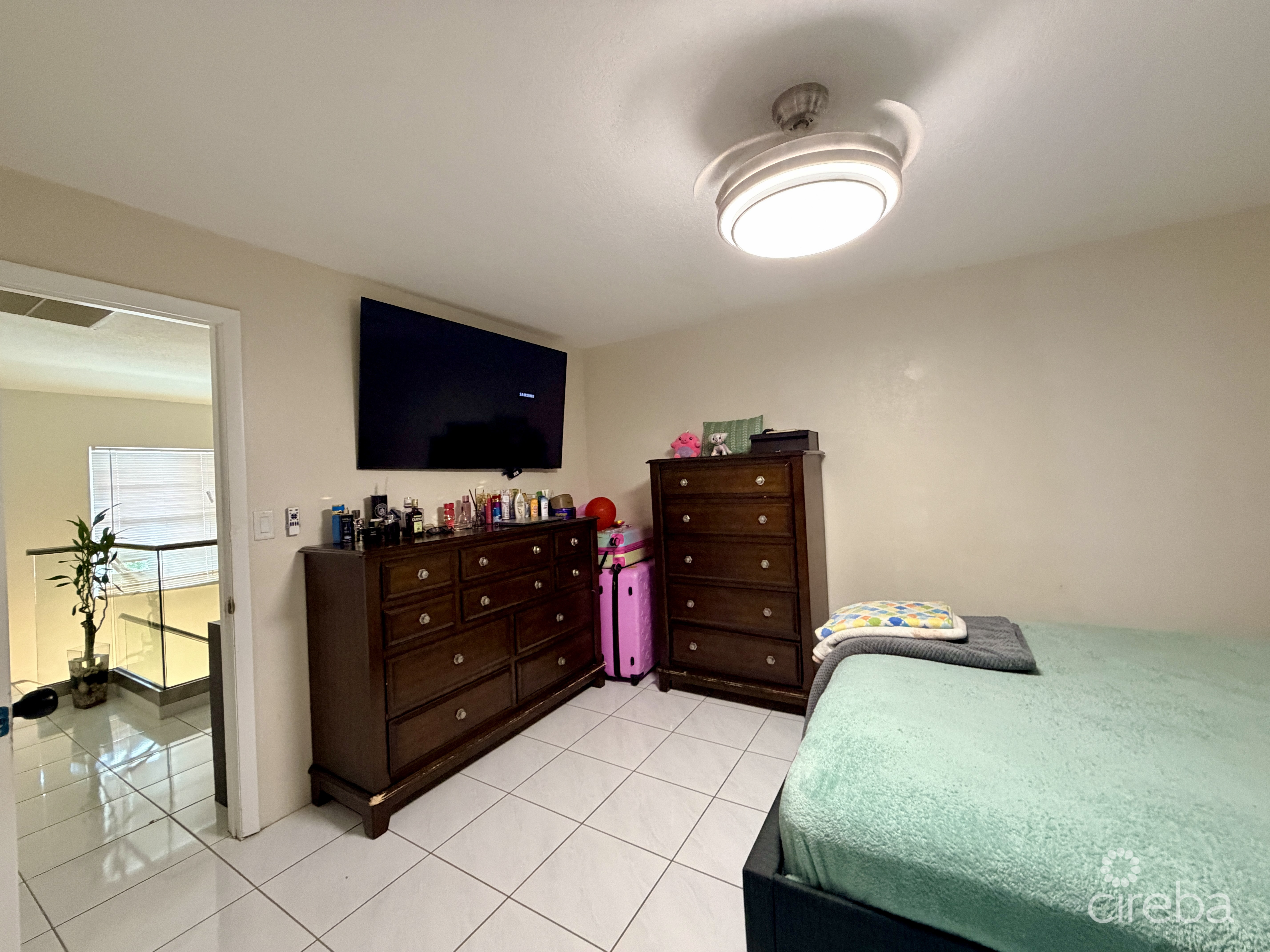 TROPICAL HAVEN – REMODELED 3 BEDROOM CONDO!