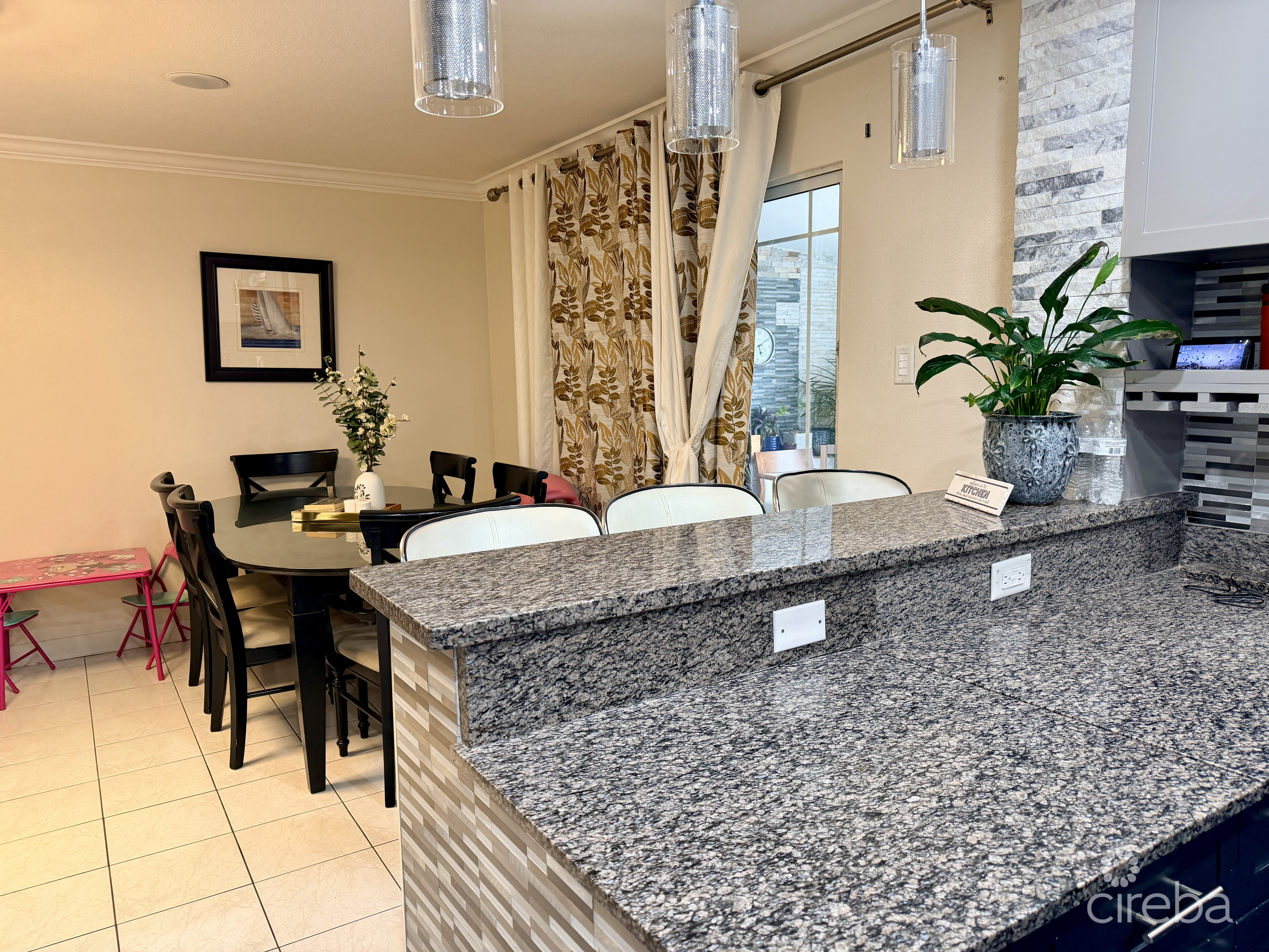 TROPICAL HAVEN – REMODELED 3 BEDROOM CONDO!