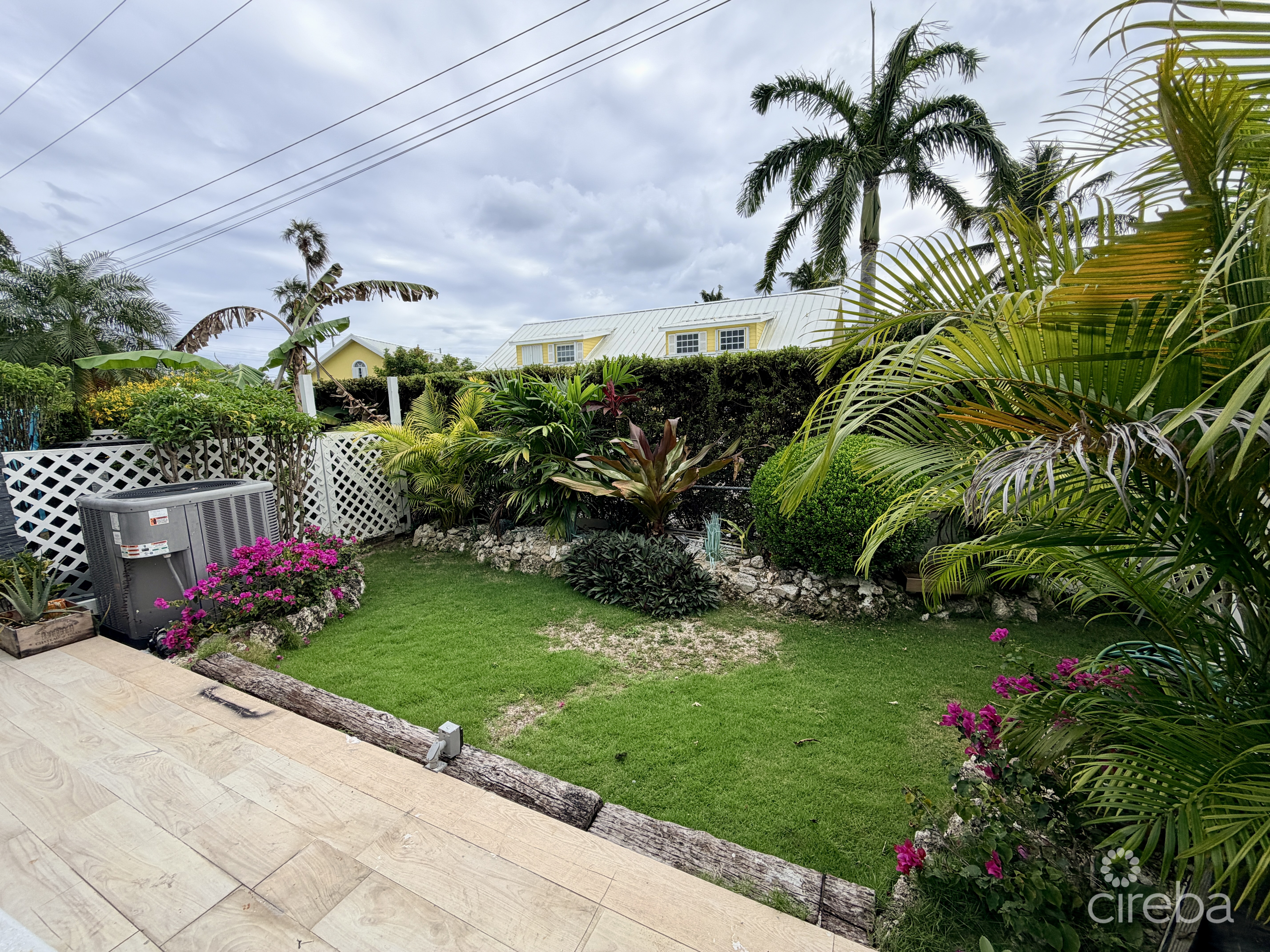 TROPICAL HAVEN – REMODELED 3 BEDROOM CONDO!