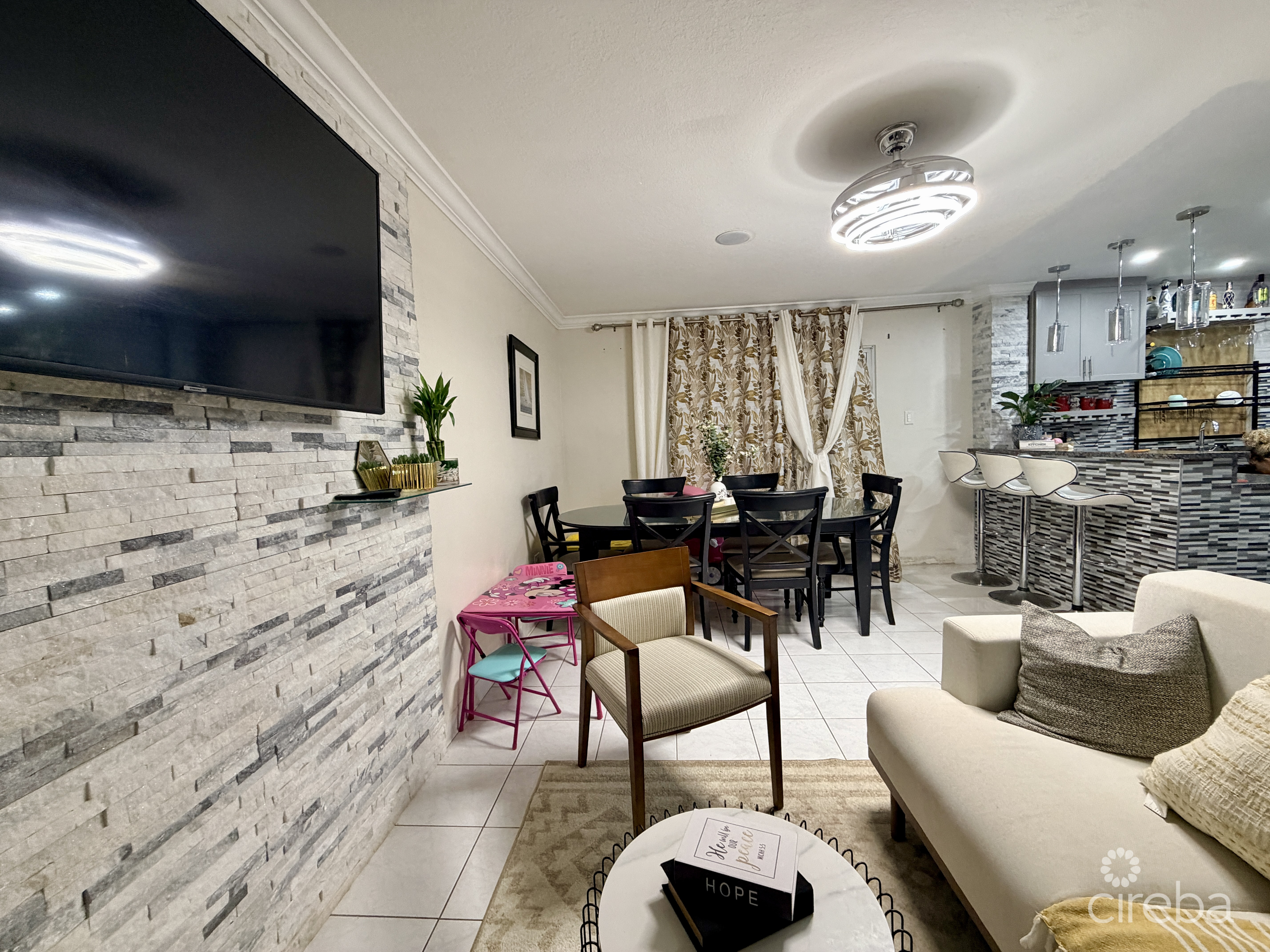 TROPICAL HAVEN – REMODELED 3 BEDROOM CONDO!